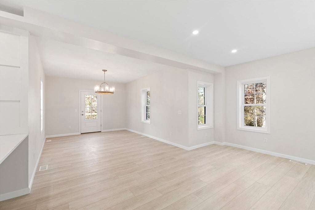 Plymouth, Massachusetts, 02360, United States, 3 Bedrooms Bedrooms, ,2 BathroomsBathrooms,Residential,For Sale,2049436