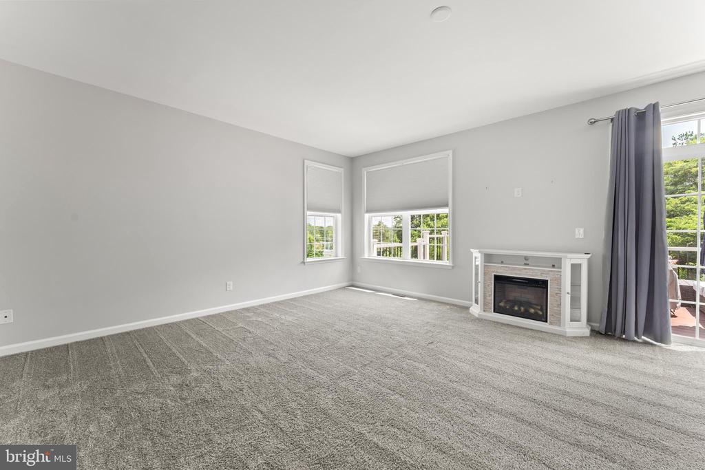Fredericksburg, Virginia, 22401, United States, 4 Bedrooms Bedrooms, ,4 BathroomsBathrooms,Residential,For Sale,1827439