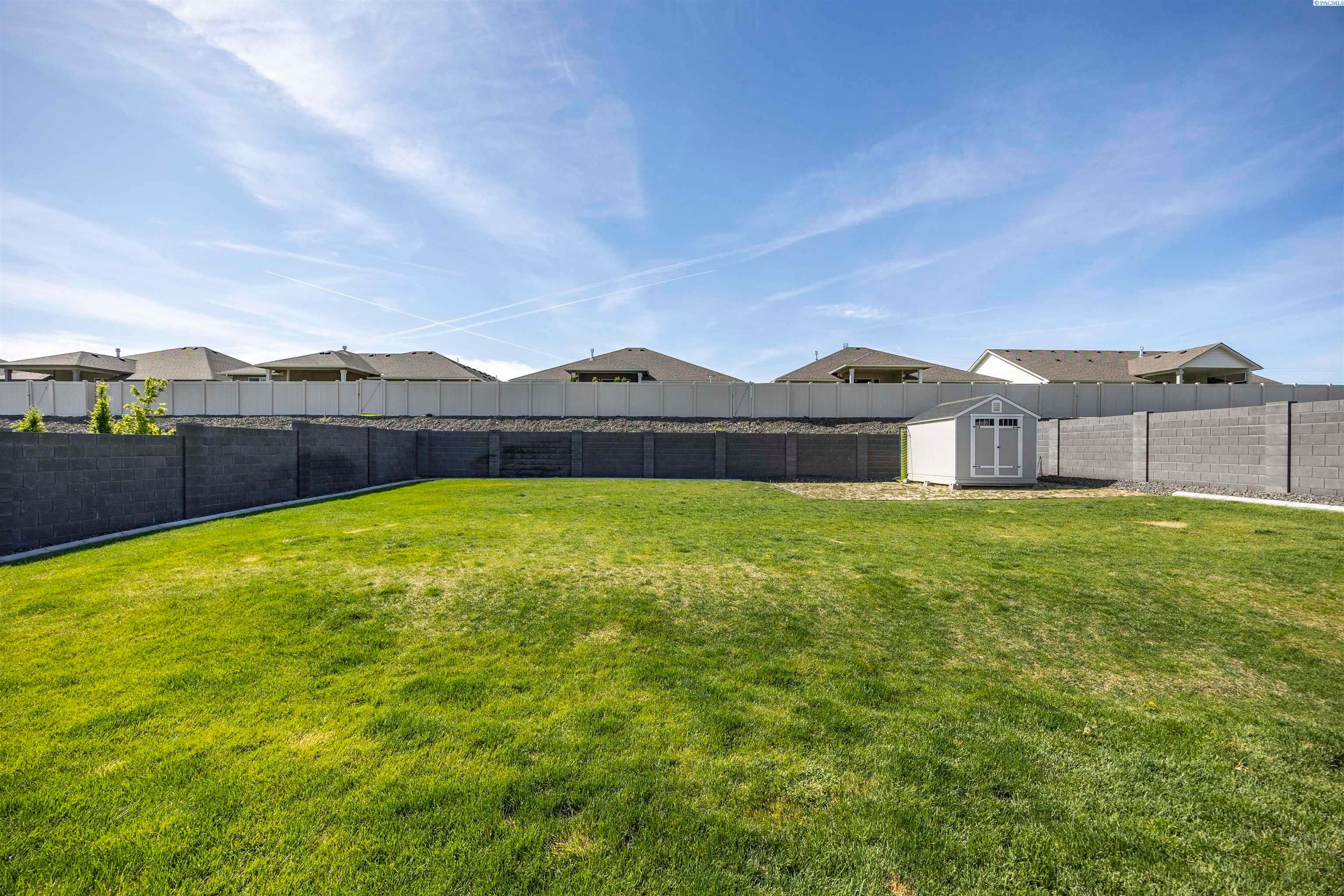 Kennewick, Washington, 99338, United States, 5 Bedrooms Bedrooms, ,3 BathroomsBathrooms,Residential,For Sale,1984207