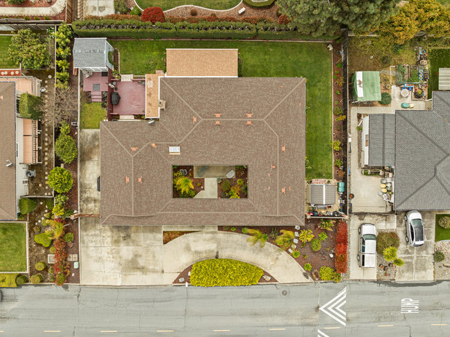 Hollister, California, 95023, United States, 3 Bedrooms Bedrooms, ,2 BathroomsBathrooms,Residential,For Sale,1882231
