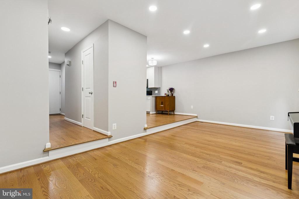 Reston, Virginia, 20191, United States, 3 Bedrooms Bedrooms, ,3 BathroomsBathrooms,Residential,For Sale,1978465