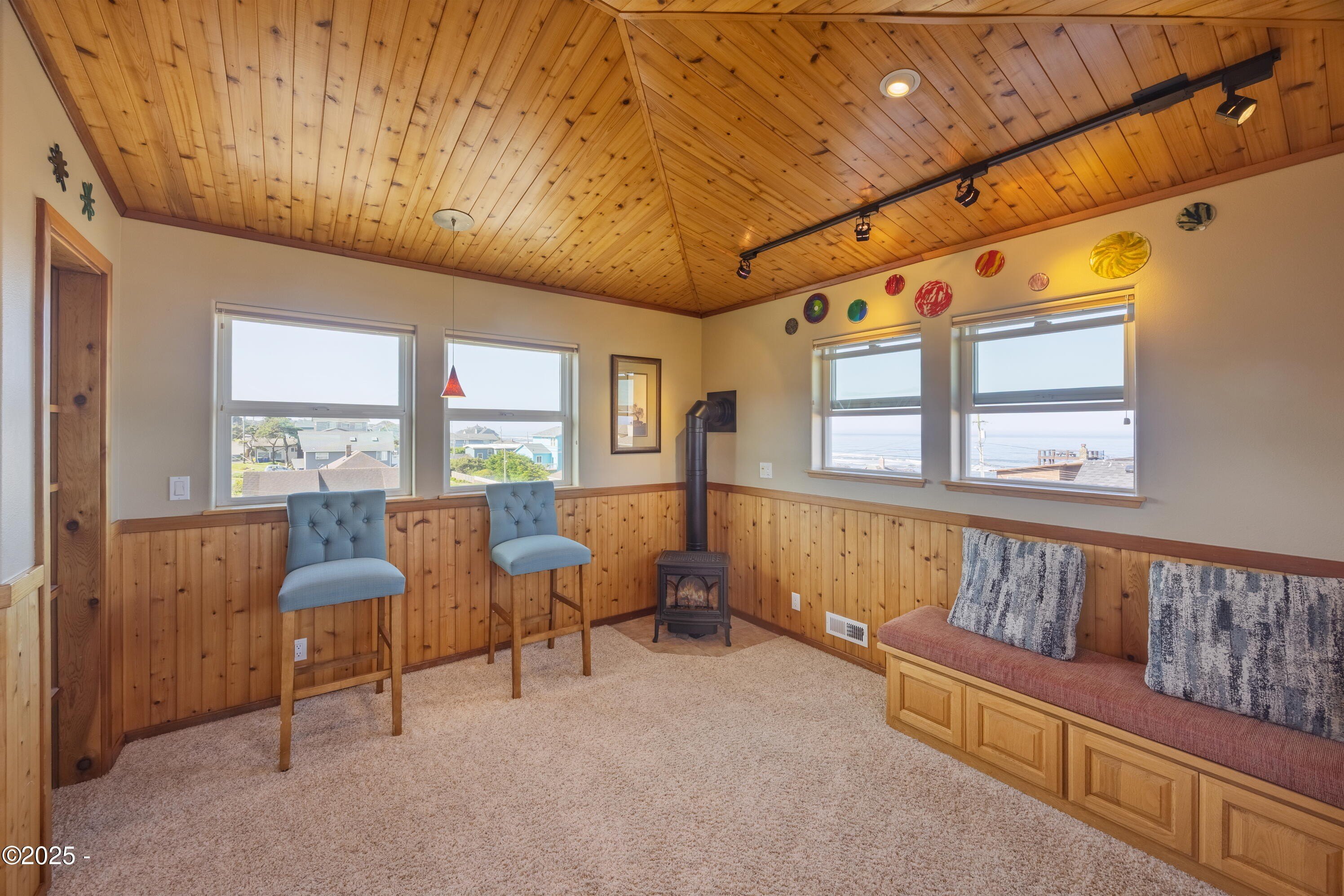 Lincoln City, Oregon, 97367, United States, 4 Bedrooms Bedrooms, ,Residential,For Sale,1793878