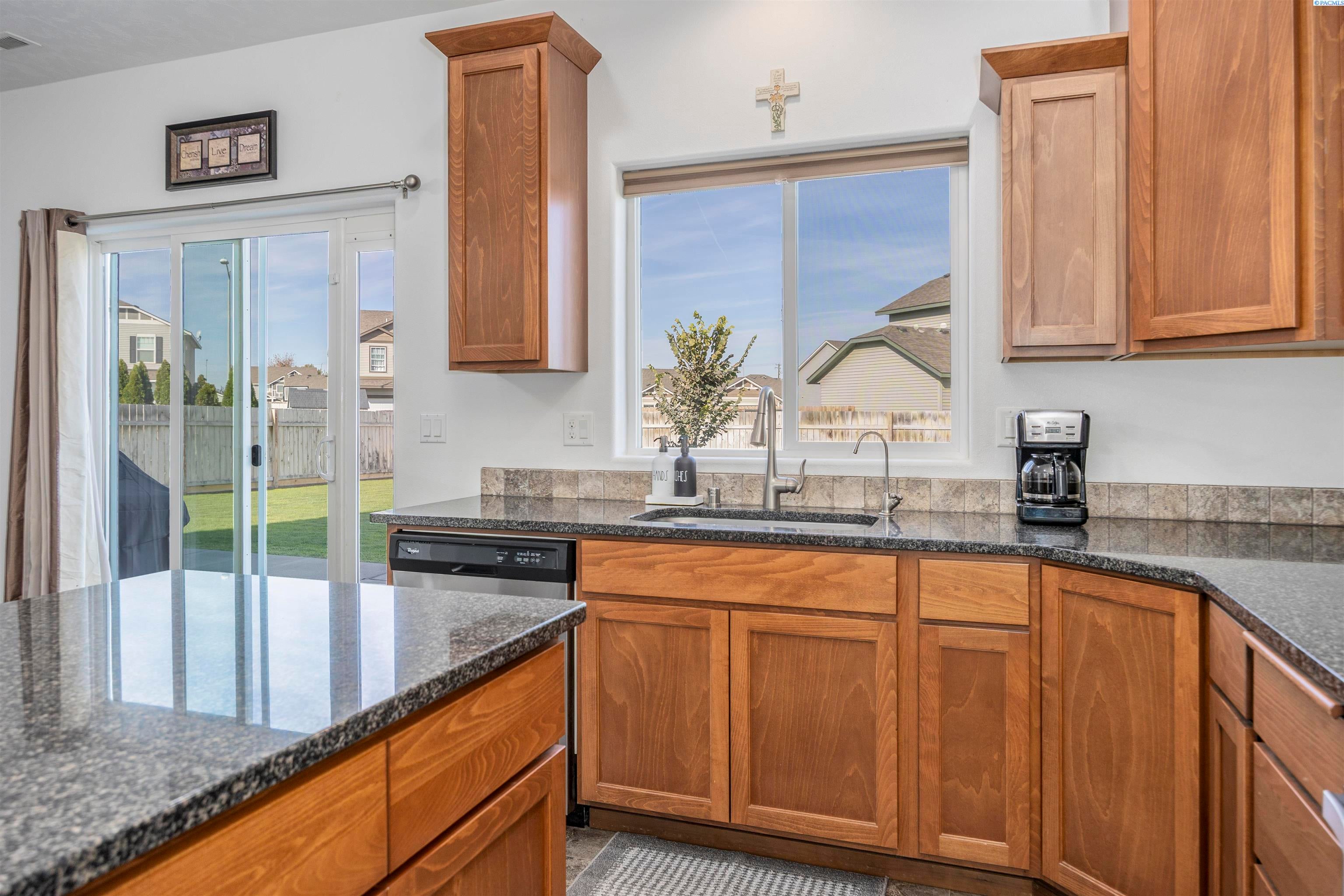 Pasco, Washington, 99301, United States, 4 Bedrooms Bedrooms, ,3 BathroomsBathrooms,Residential,For Sale,1974657