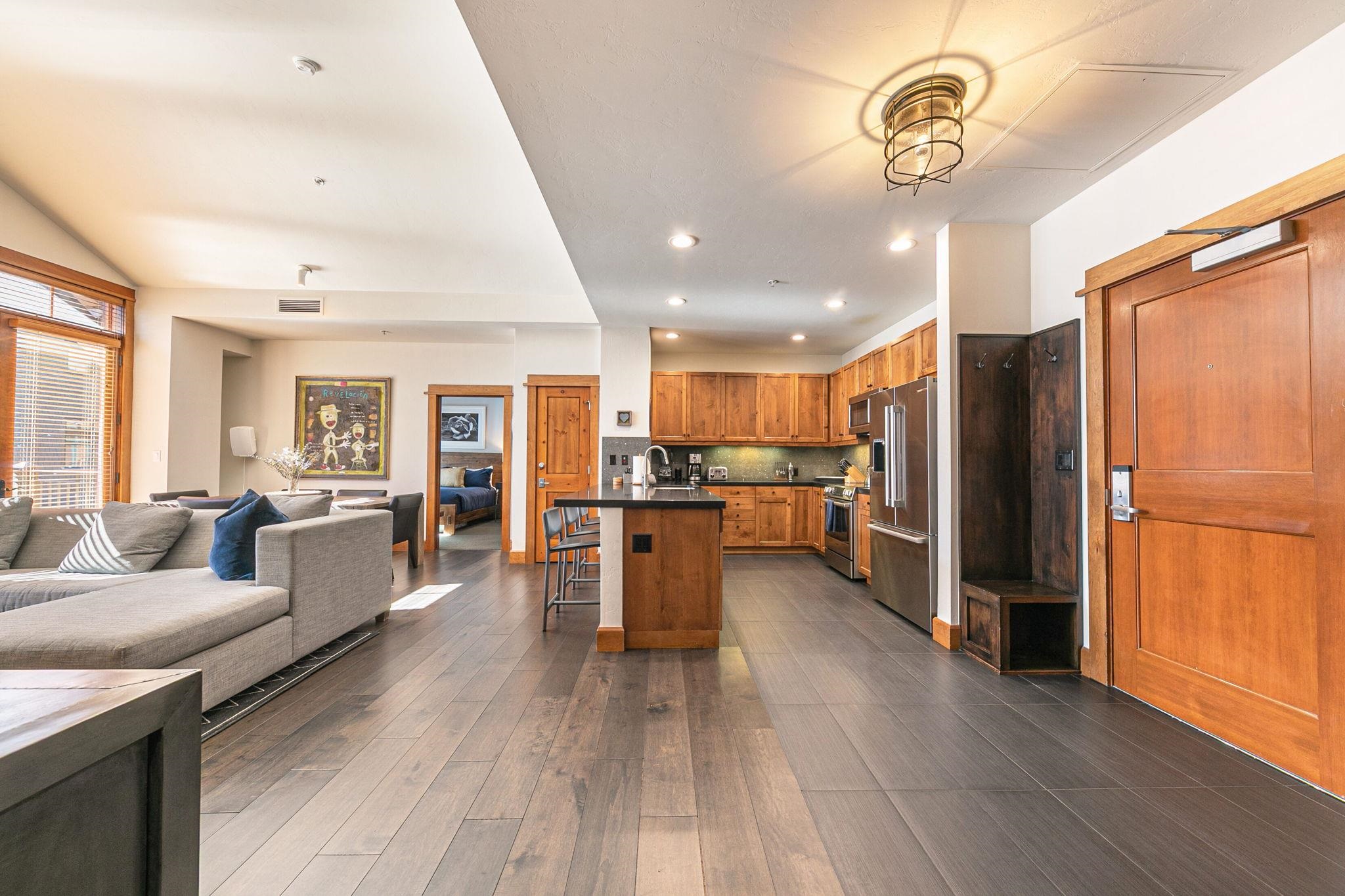 Truckee, California, 96161, United States, 2 Bedrooms Bedrooms, ,2 BathroomsBathrooms,Residential,For Sale,1999045