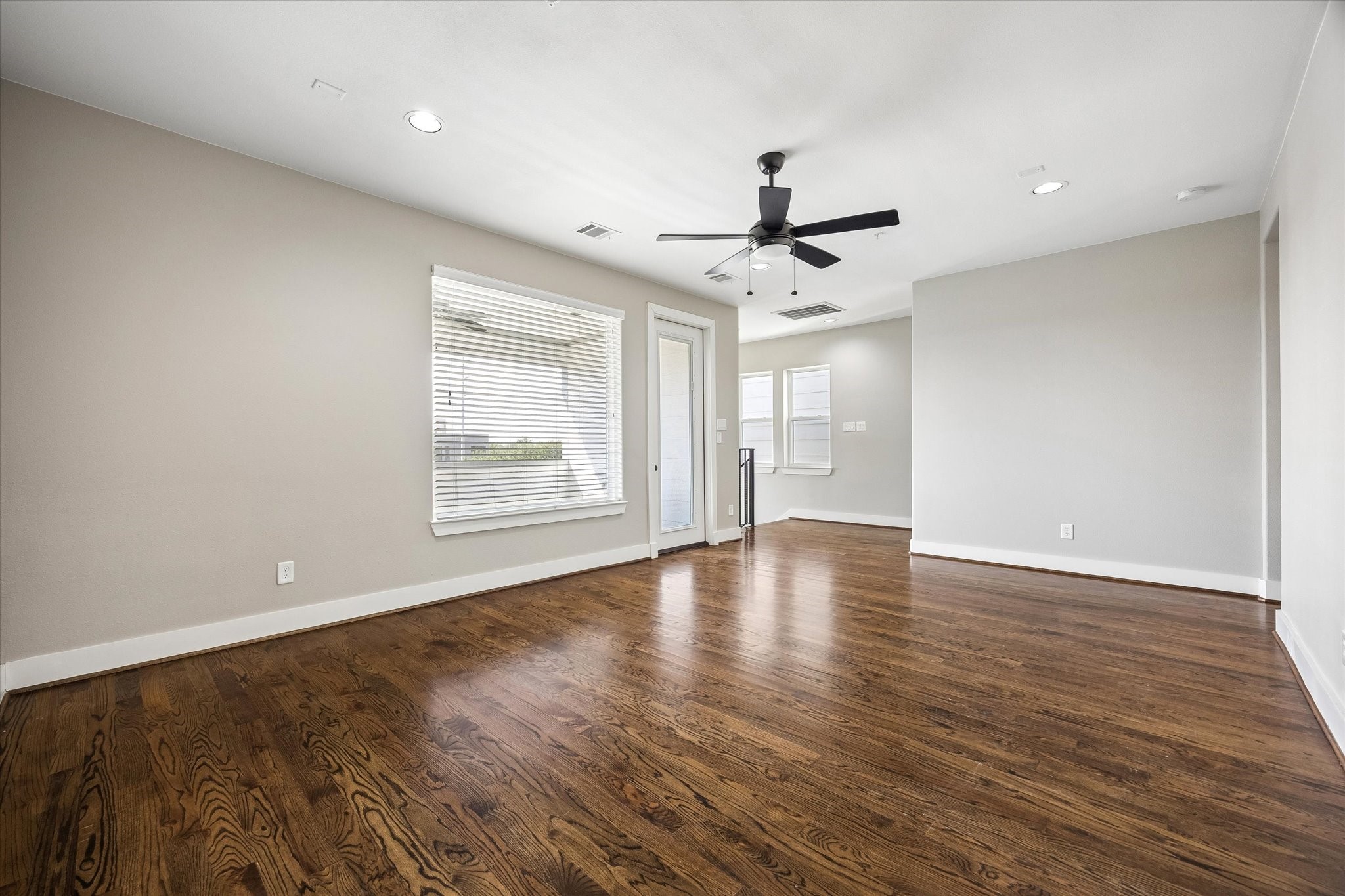  912 Yale Street B - 物件實景