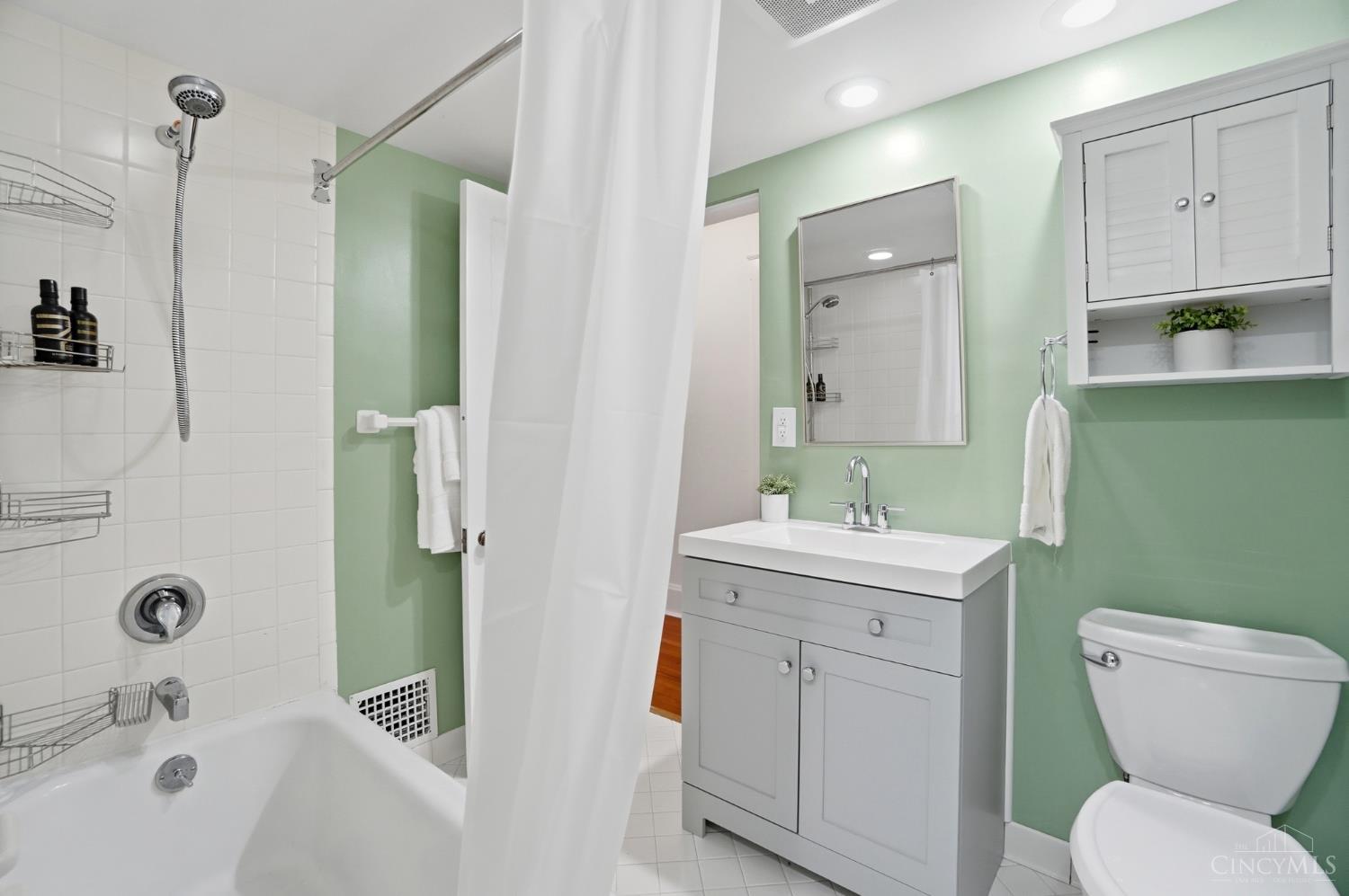 Cincinnati, Ohio, 45227, United States, 3 Bedrooms Bedrooms, ,2 BathroomsBathrooms,Residential,For Sale,1989456