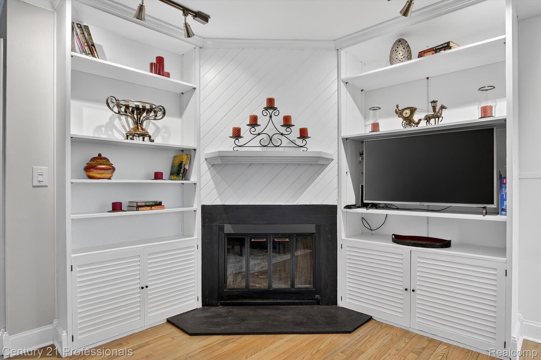 AnnArbor, Michigan, 48103, United States, 3 Bedrooms Bedrooms, ,2 BathroomsBathrooms,Residential,For Sale,2038330