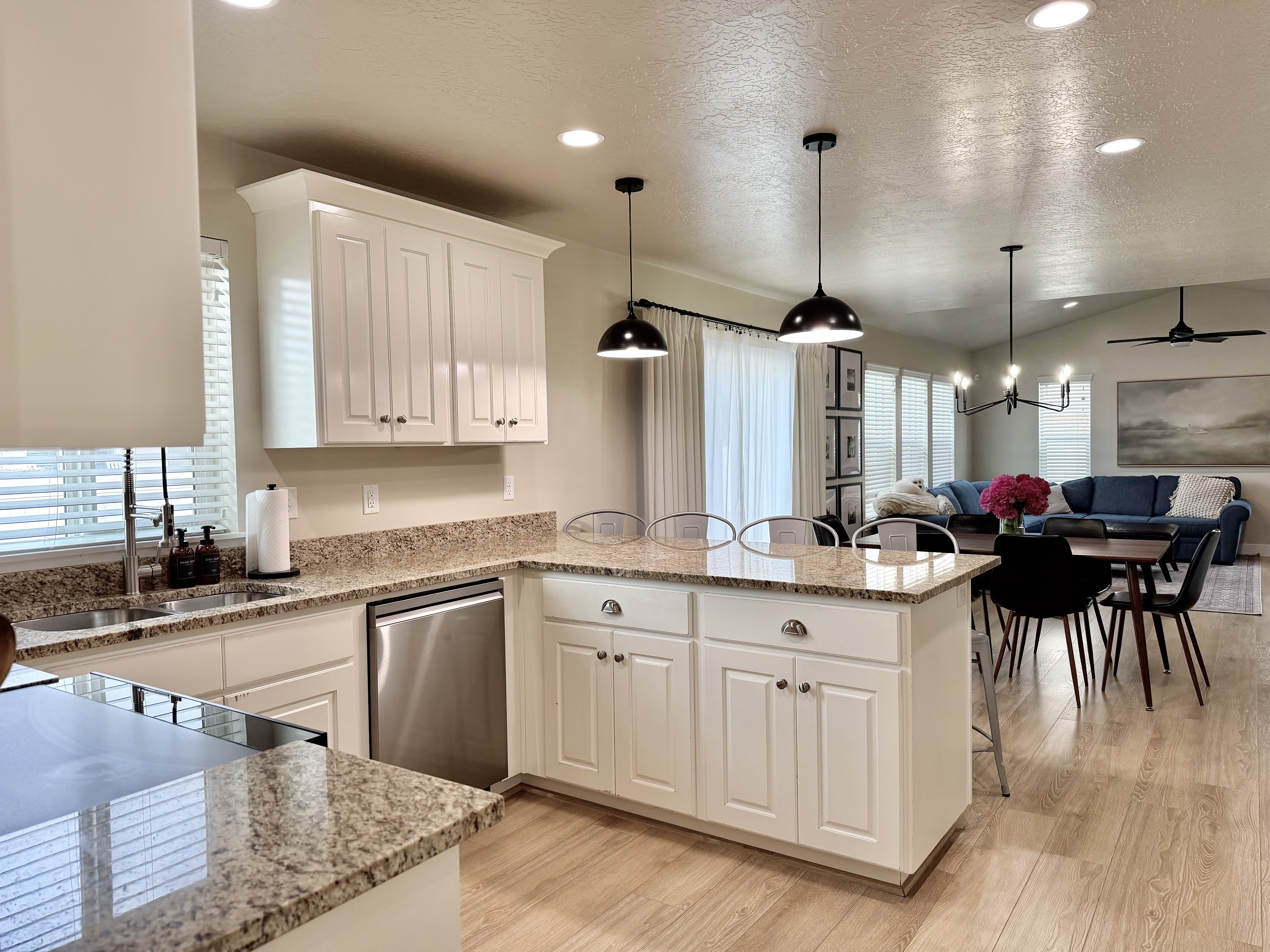 Payson, Utah, 84651, United States, 4 Bedrooms Bedrooms, ,3 BathroomsBathrooms,Residential,For Sale,2049240
