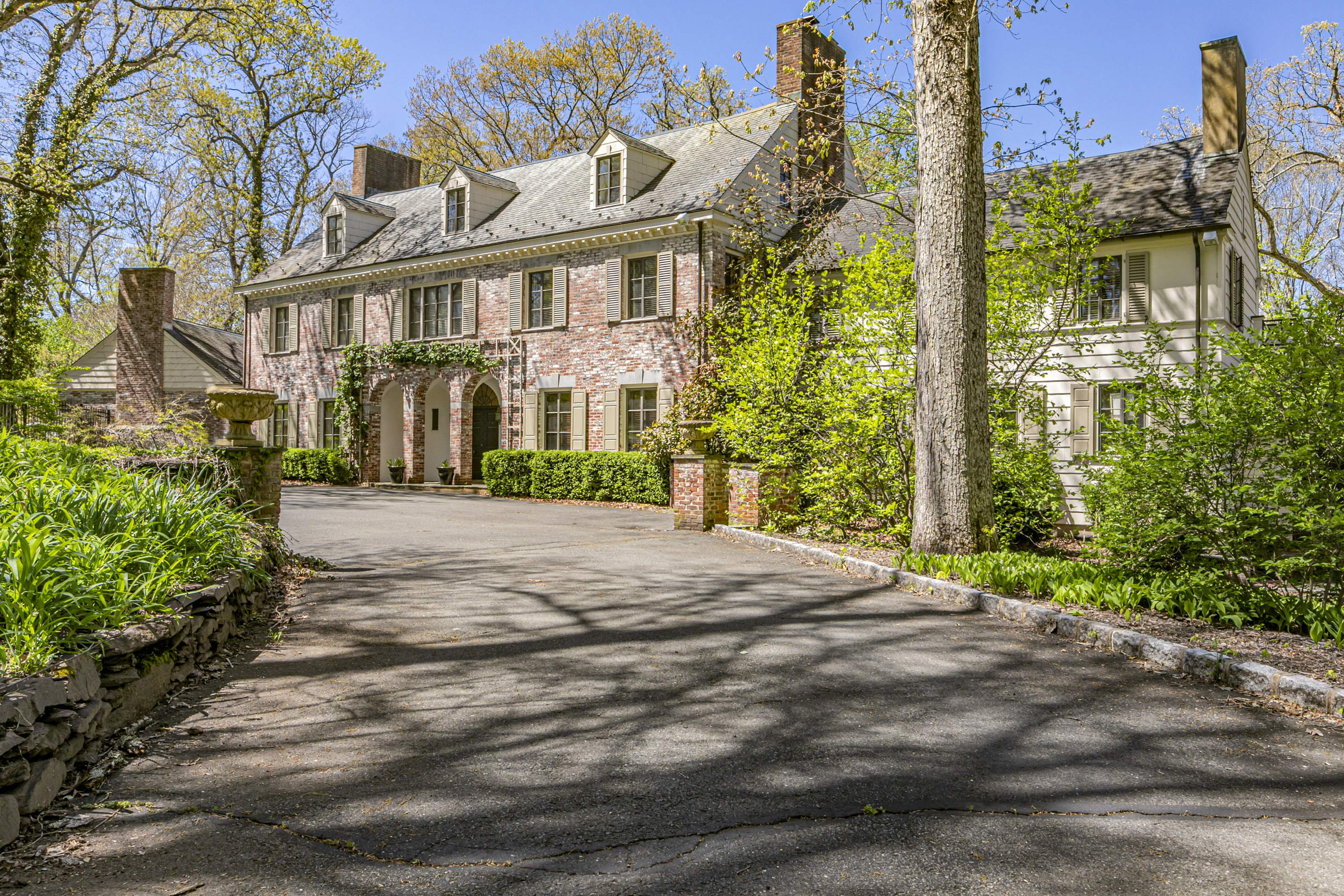  Iconic 1930s Princeton Estate with Pool, Home Theater, and Acreage - 物件實景