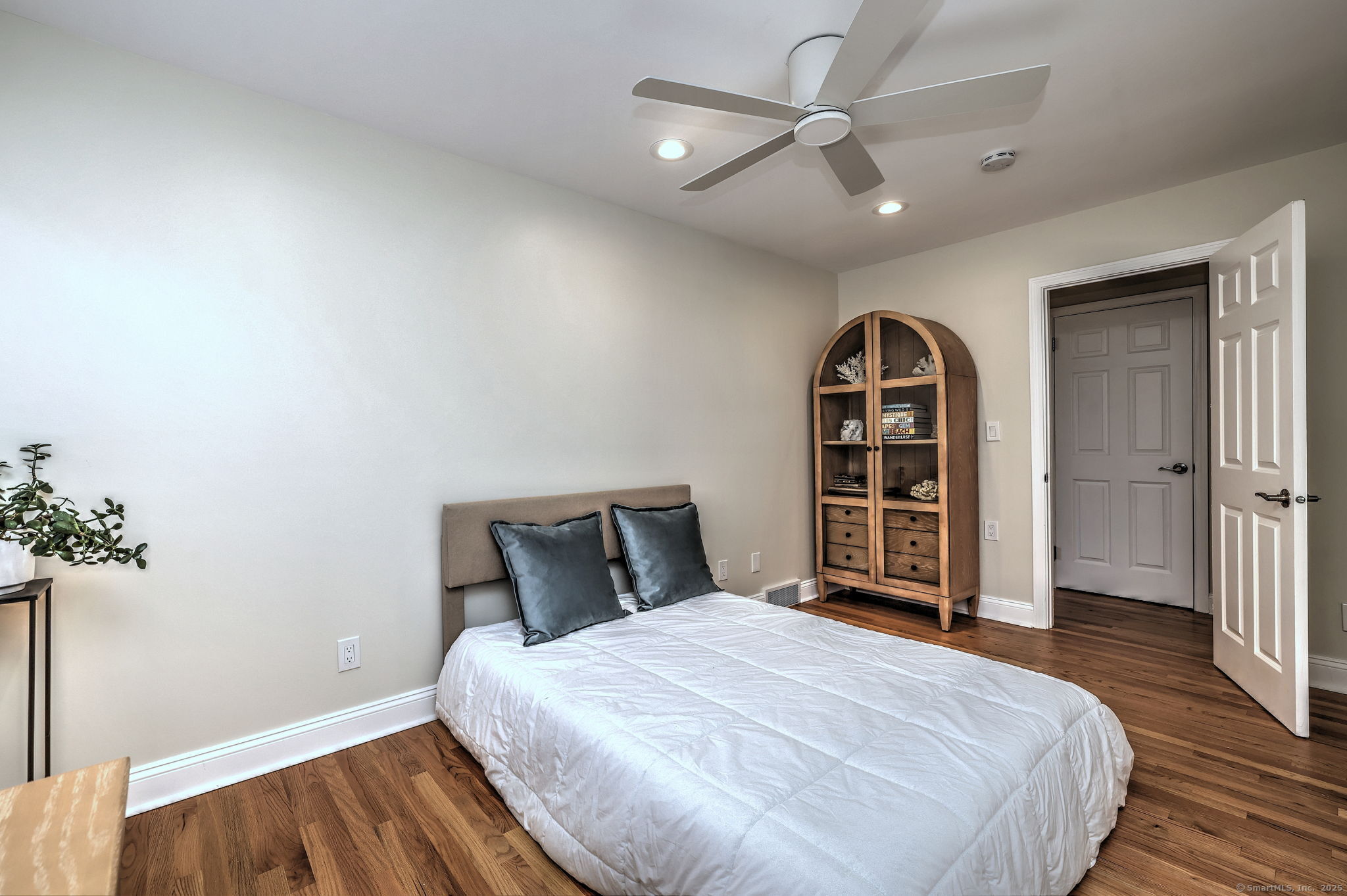 Stratford, Connecticut, 06614, United States, 1 Bedroom Bedrooms, ,3 BathroomsBathrooms,Residential,For Sale,1925931