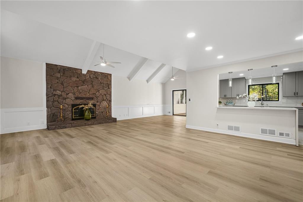 Snellville, Georgia, 30039, United States, 5 Bedrooms Bedrooms, ,4 BathroomsBathrooms,Residential,For Sale,1993862