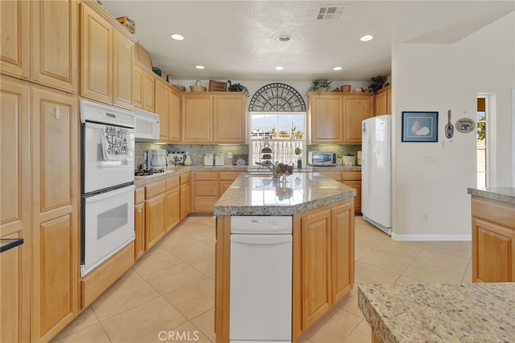 Pinon Hills, California, 92372, United States, 4 Bedrooms Bedrooms, ,4 BathroomsBathrooms,Residential,For Sale,1917576