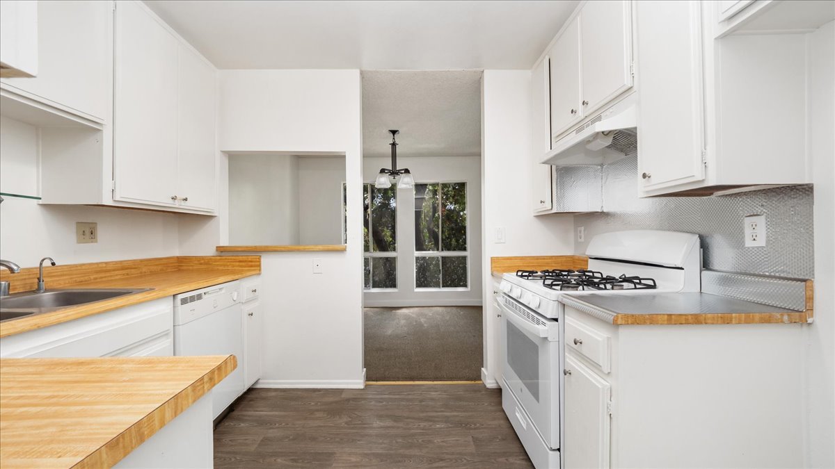 Los Angeles, California, 90034, United States, 2 Bedrooms Bedrooms, ,2 BathroomsBathrooms,Residential,For Sale,1944972