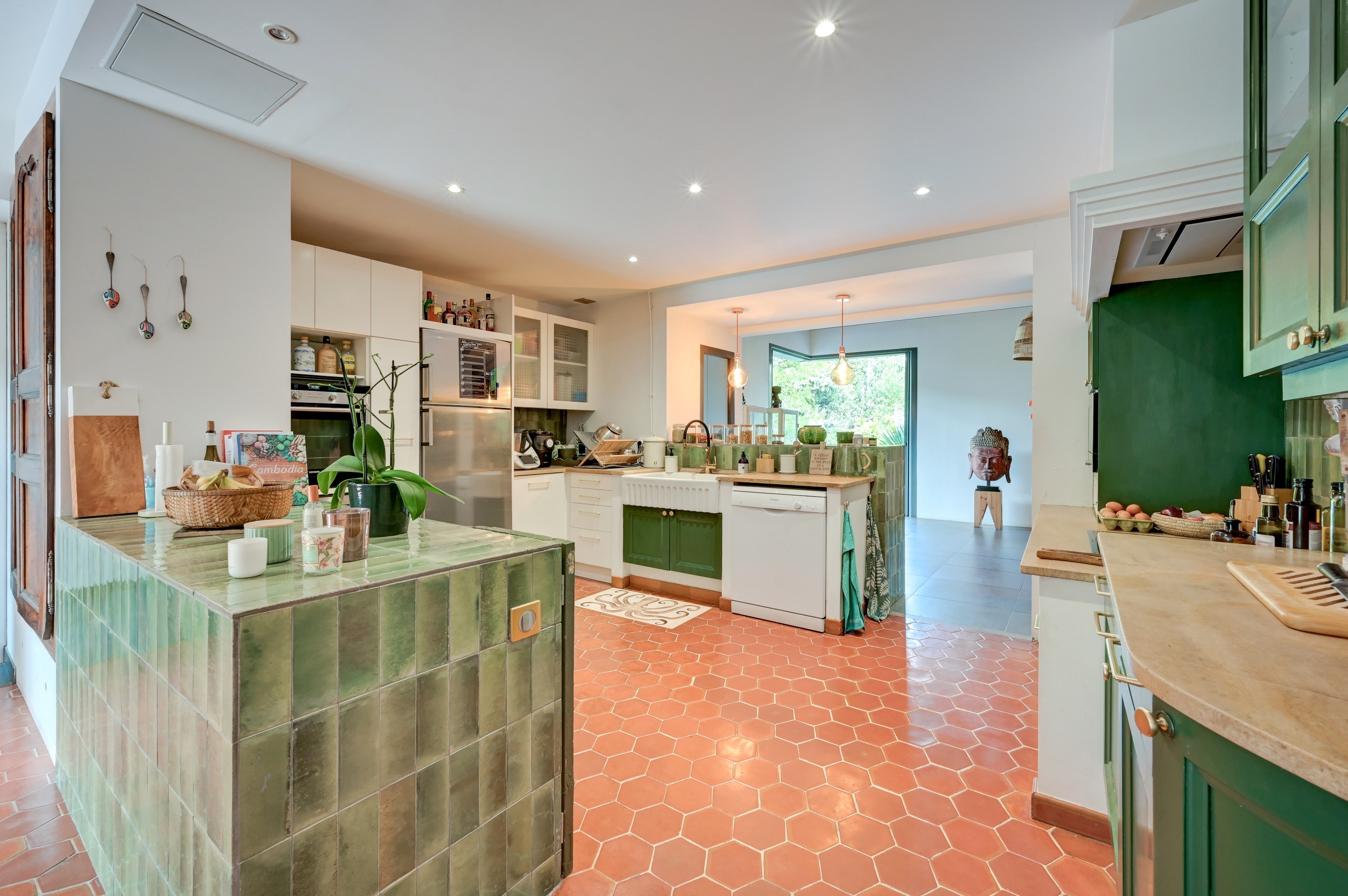 Elegant family estate with 6 suites, guest house, swimming pool, and outbuildin… - 物件實景