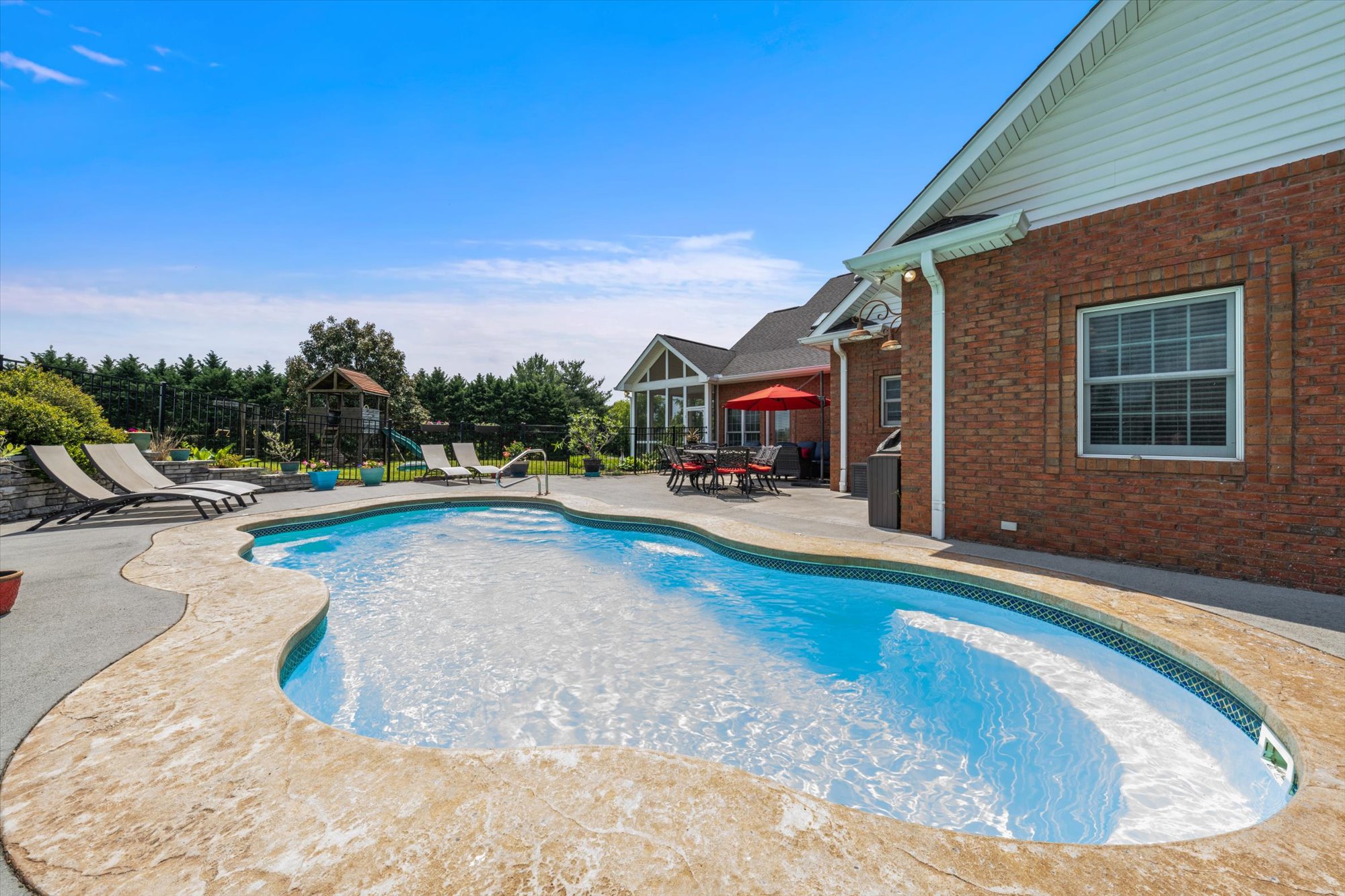 Sevierville, Tennessee, 37876-5201, United States, 3 Bedrooms Bedrooms, ,4 BathroomsBathrooms,Residential,For Sale,1810595