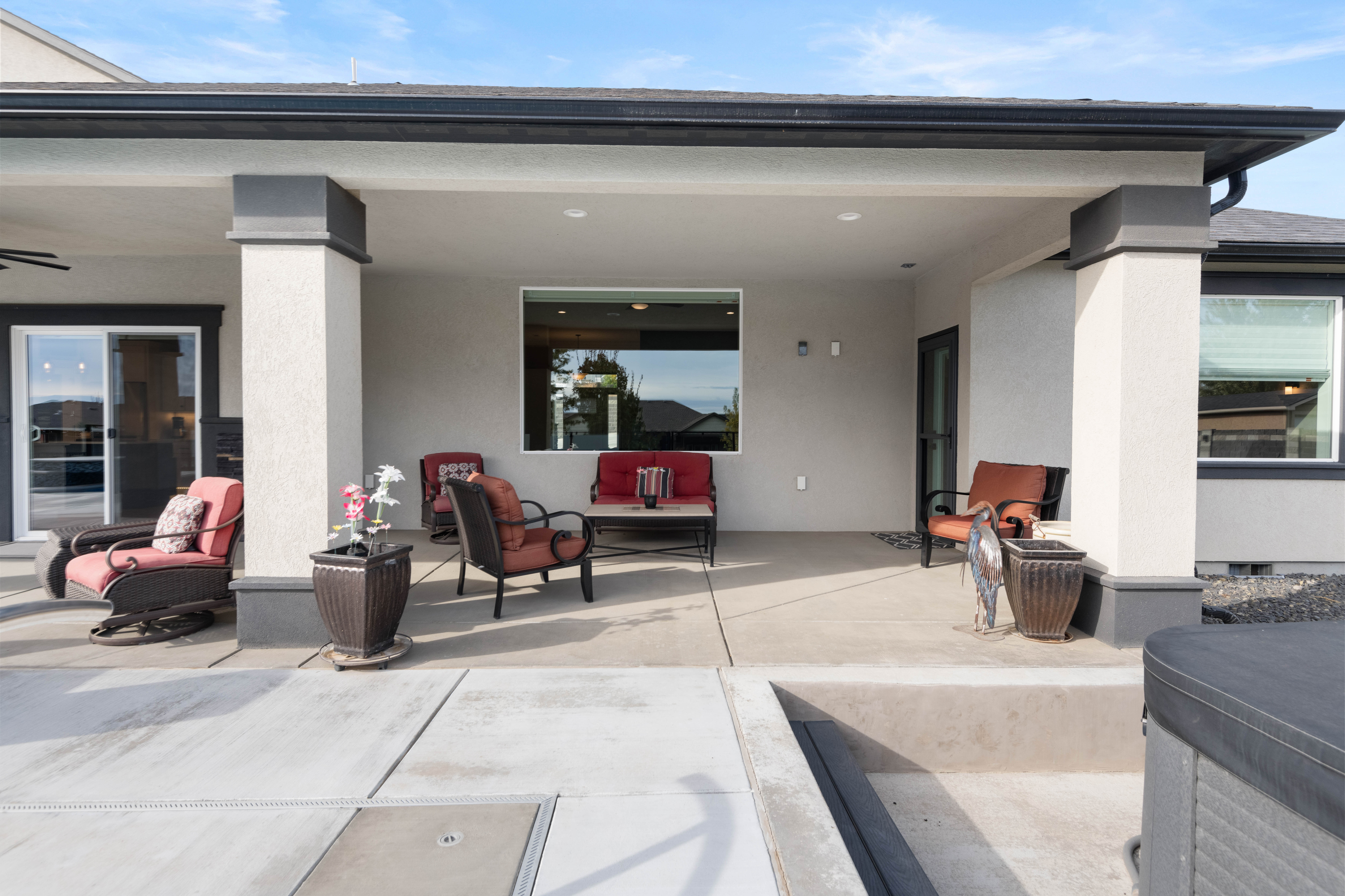 Extravagant, Luxury Living with 2,880 sq ft Garage - 物件實景