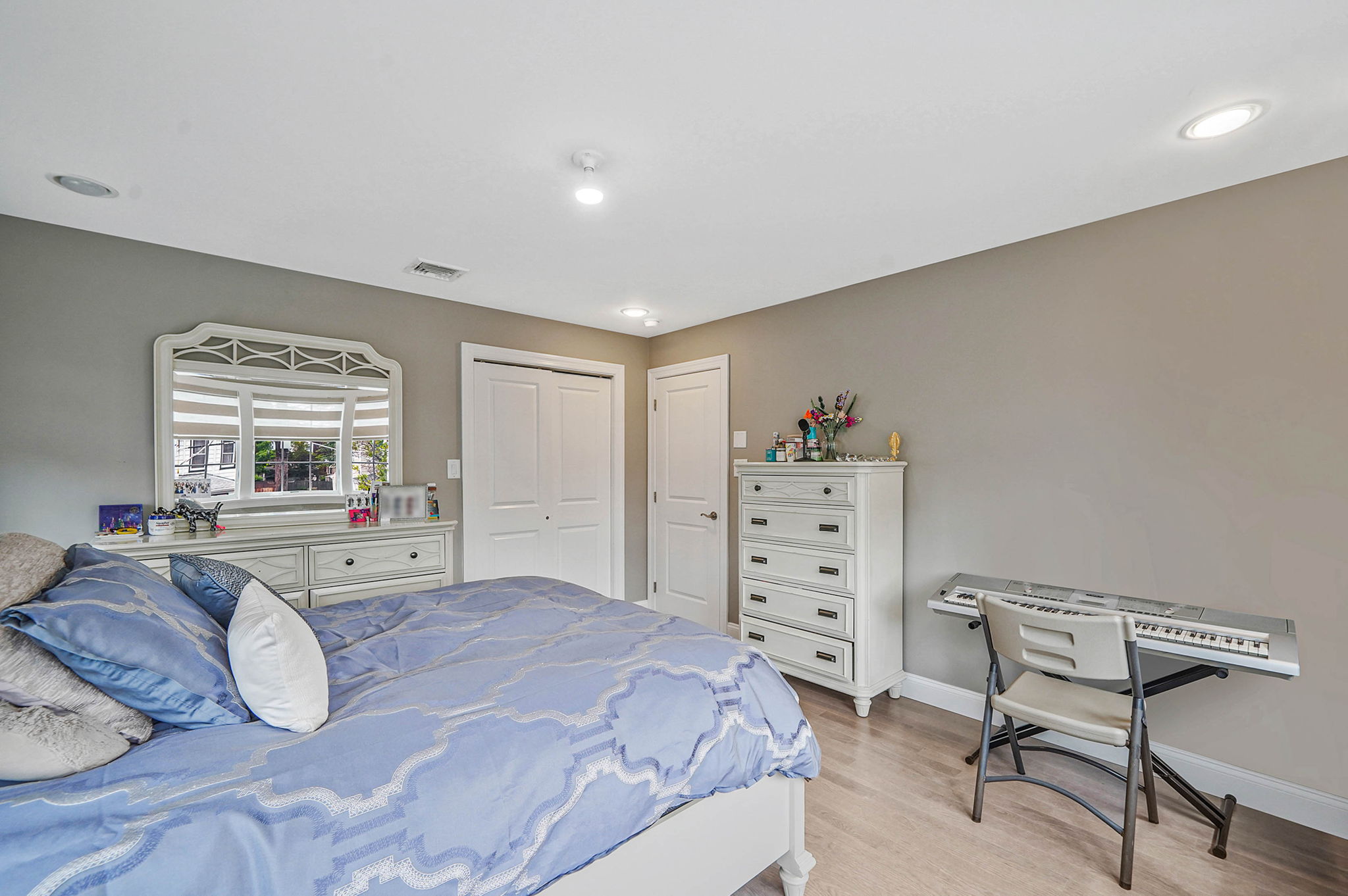 Cedarhurst, New York, 11516, United States, 5 Bedrooms Bedrooms, ,5 BathroomsBathrooms,Residential,For Sale,1851144