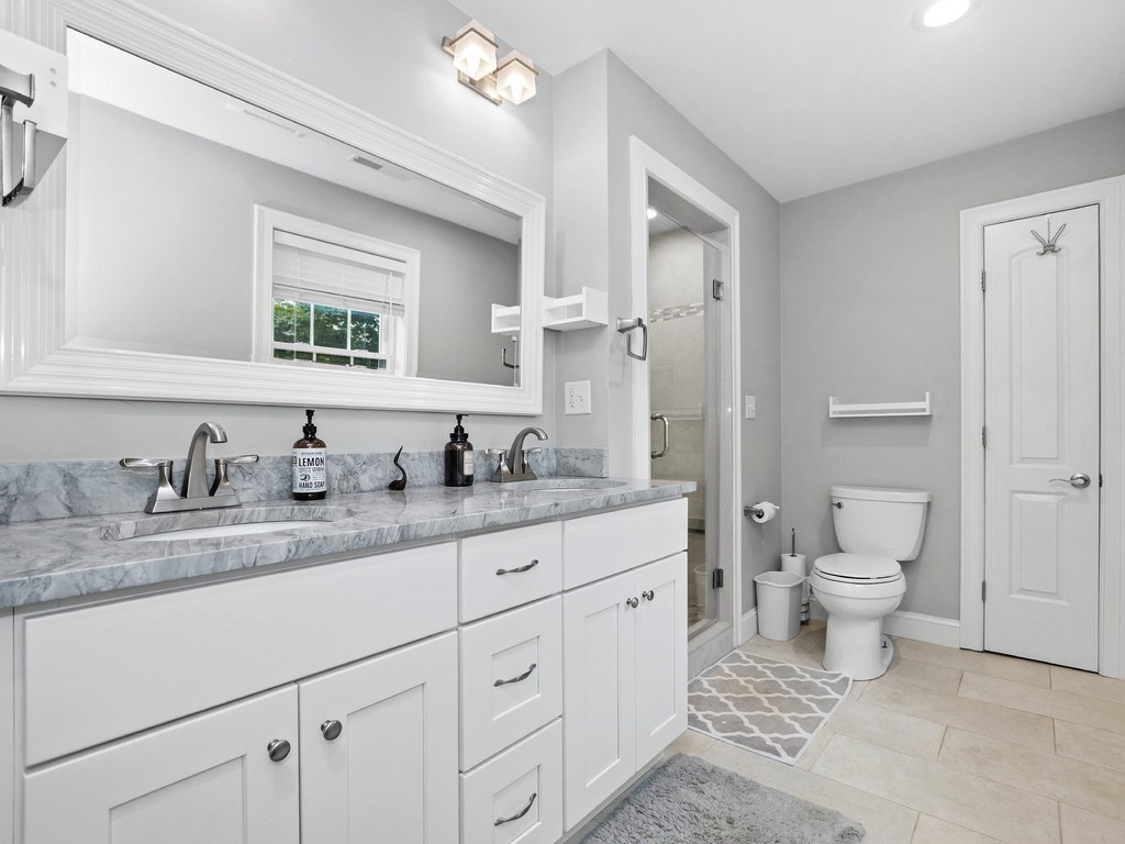 Waltham, Massachusetts, 02451, United States, 4 Bedrooms Bedrooms, ,5 BathroomsBathrooms,Residential,For Sale,1940187