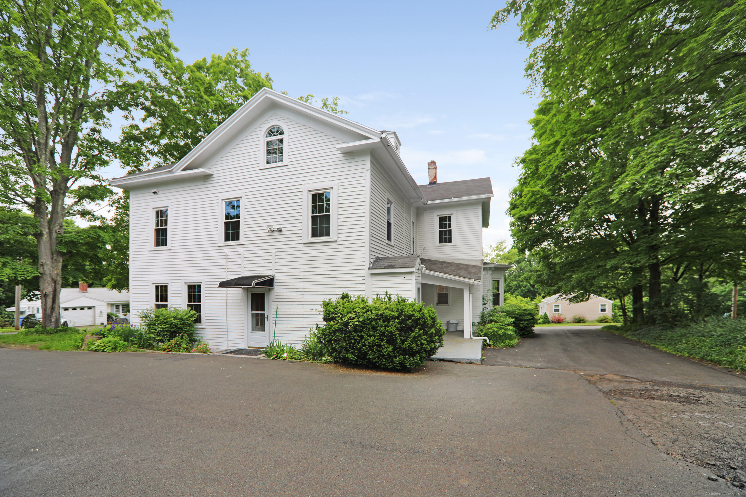 Hamden, Connecticut, 06518, United States, 9 Bedrooms Bedrooms, ,3 BathroomsBathrooms,Residential,For Sale,1940176