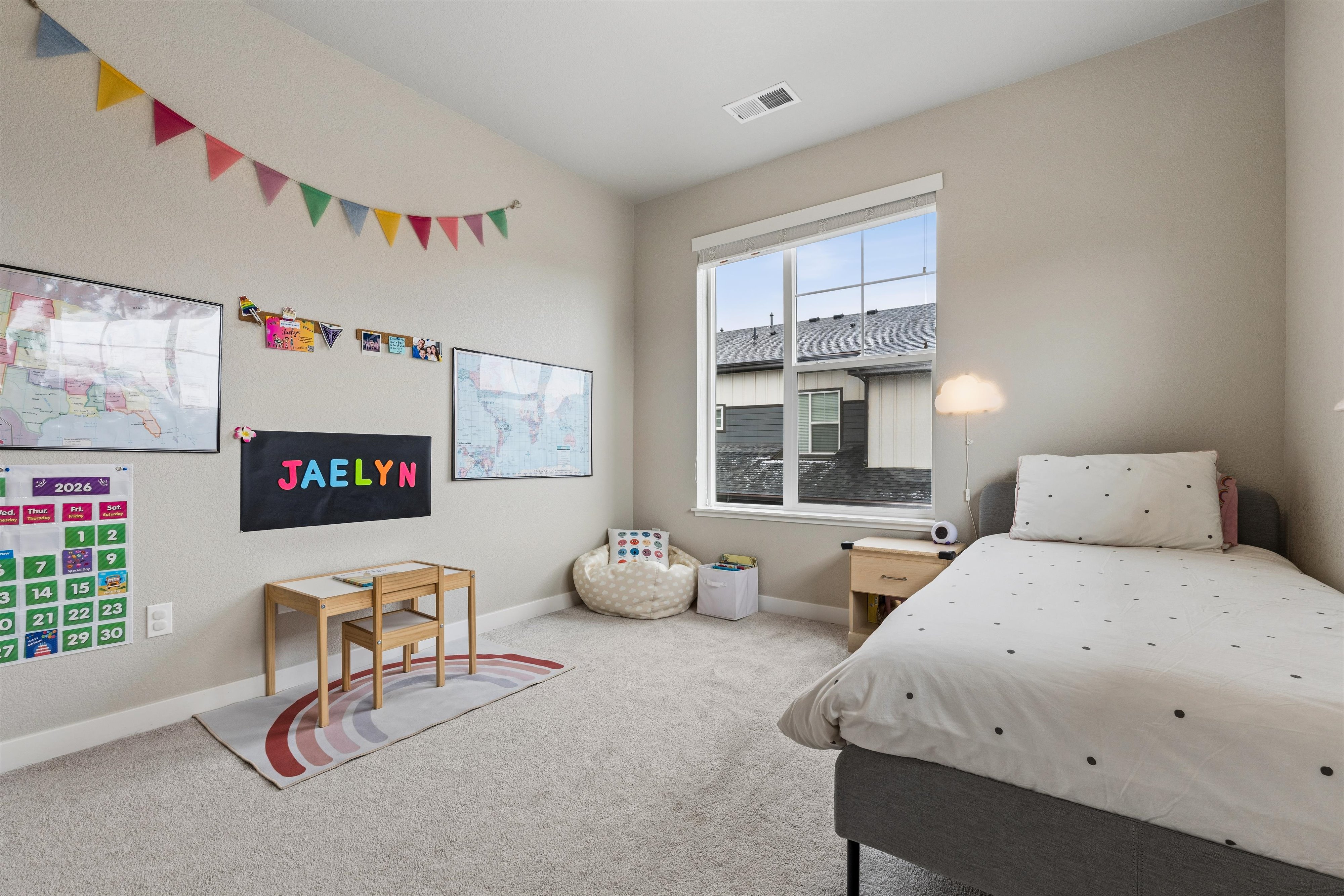  Beautifully Maintained 3-Bed, 3-Bath End Unit Home with an Attached 2-Car Garage - 物件實景