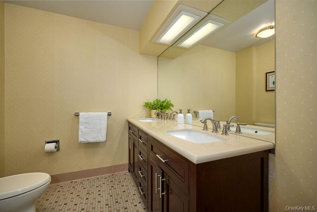 New Rochelle, New York, 10804, United States, 4 Bedrooms Bedrooms, ,3 BathroomsBathrooms,Residential,For Sale,1991055