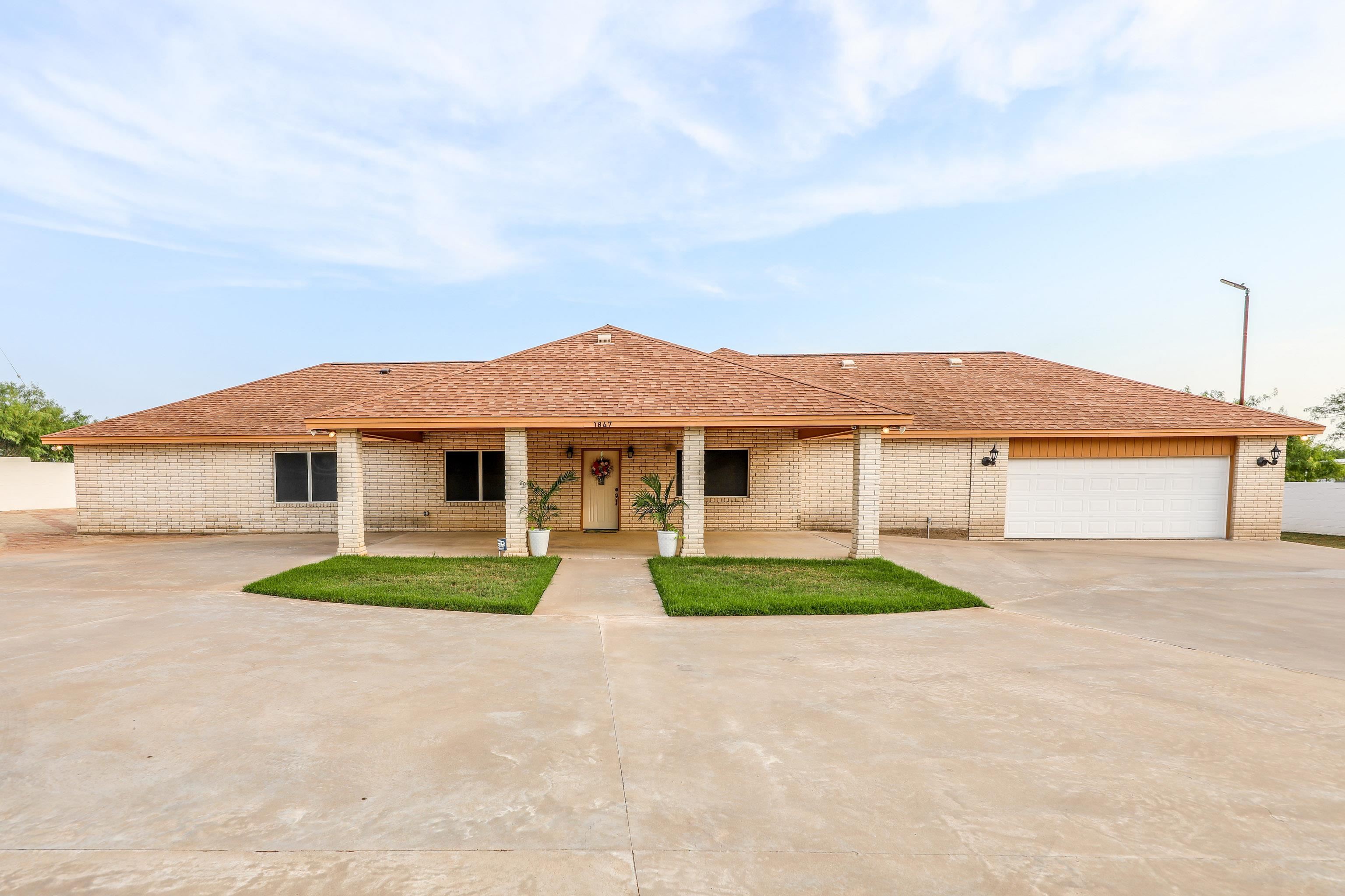 LAREDO, Texas, 78046, United States, 3 Bedrooms Bedrooms, ,4 BathroomsBathrooms,Residential,For Sale,1848774
