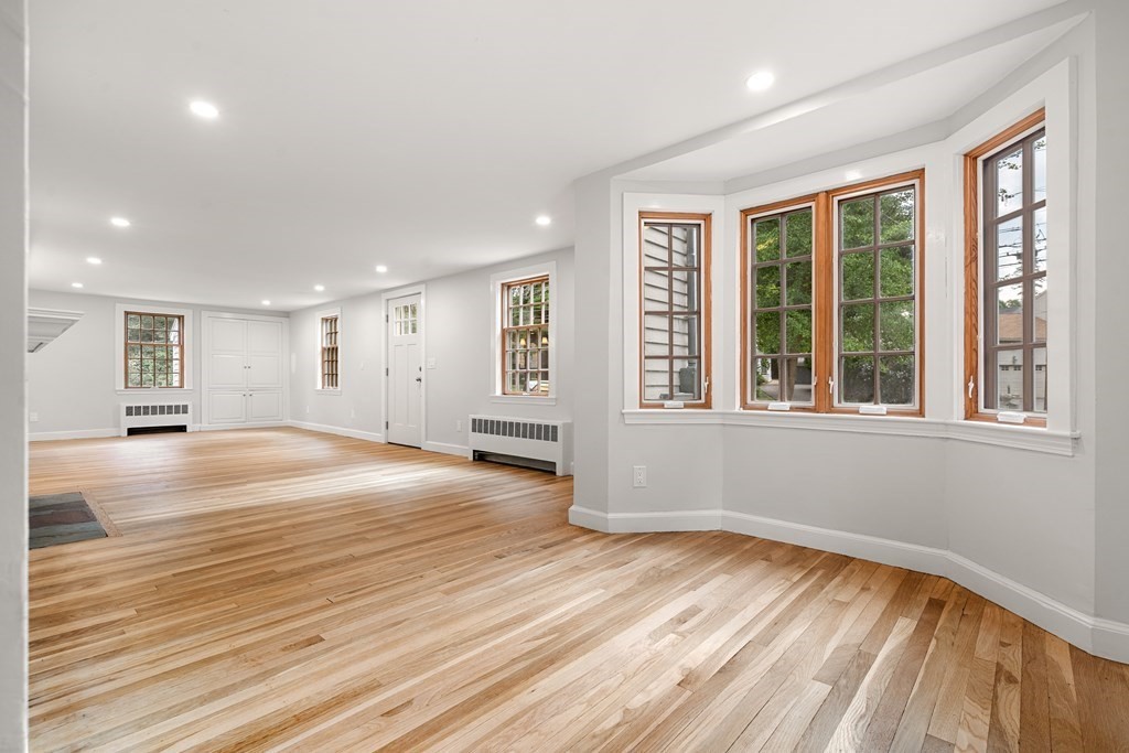 Framingham, Massachusetts, 01701, United States, 3 Bedrooms Bedrooms, ,2 BathroomsBathrooms,Residential,For Sale,1903802