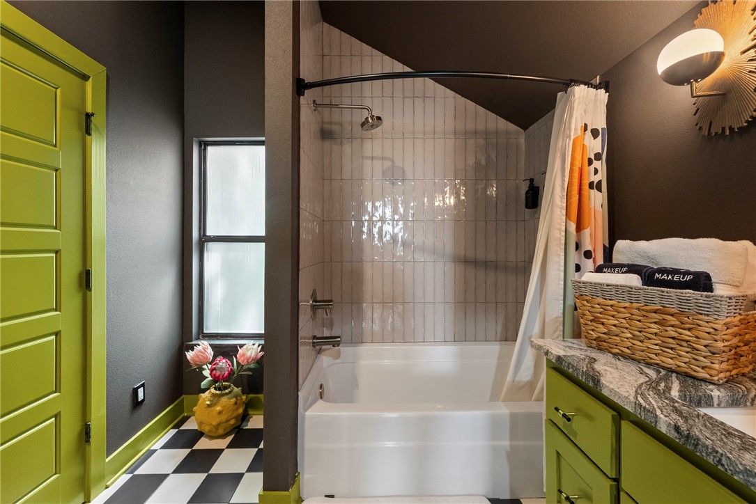 Fayetteville, Arkansas, 72703, United States, 2 Bedrooms Bedrooms, ,3 BathroomsBathrooms,Residential,For Sale,1846597