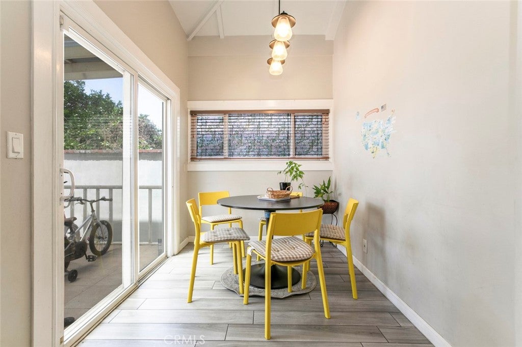 Los Angeles, California, 90006, United States, 5 Bedrooms Bedrooms, ,2 BathroomsBathrooms,Residential,For Sale,1940341