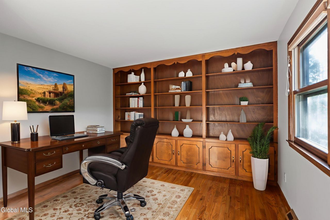 Niskayuna, New York, 12309, United States, 6 Bedrooms Bedrooms, ,4 BathroomsBathrooms,Residential,For Sale,1906999