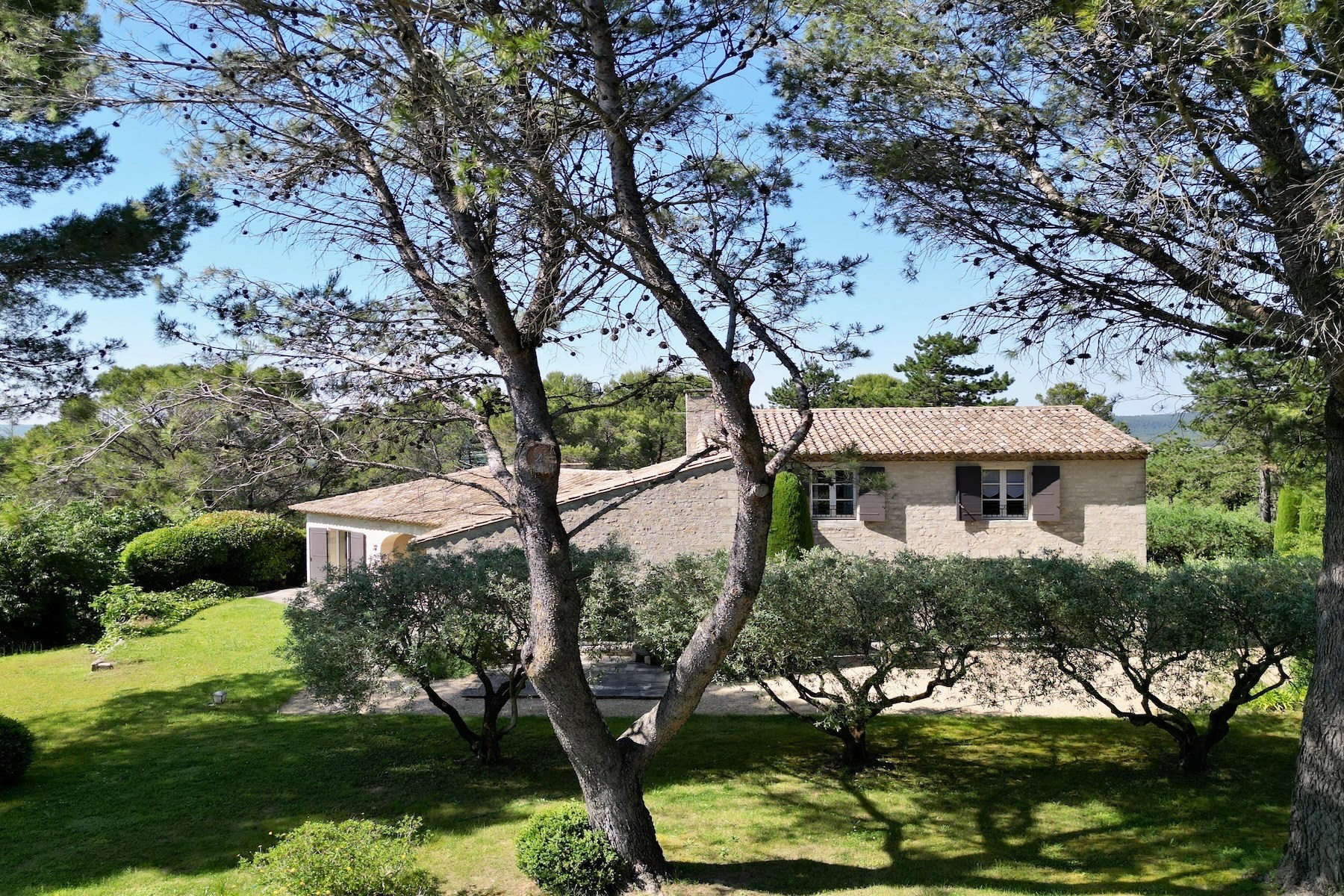  Elegant property with swimming pool and landscaped garden near Uzès - 物件實景