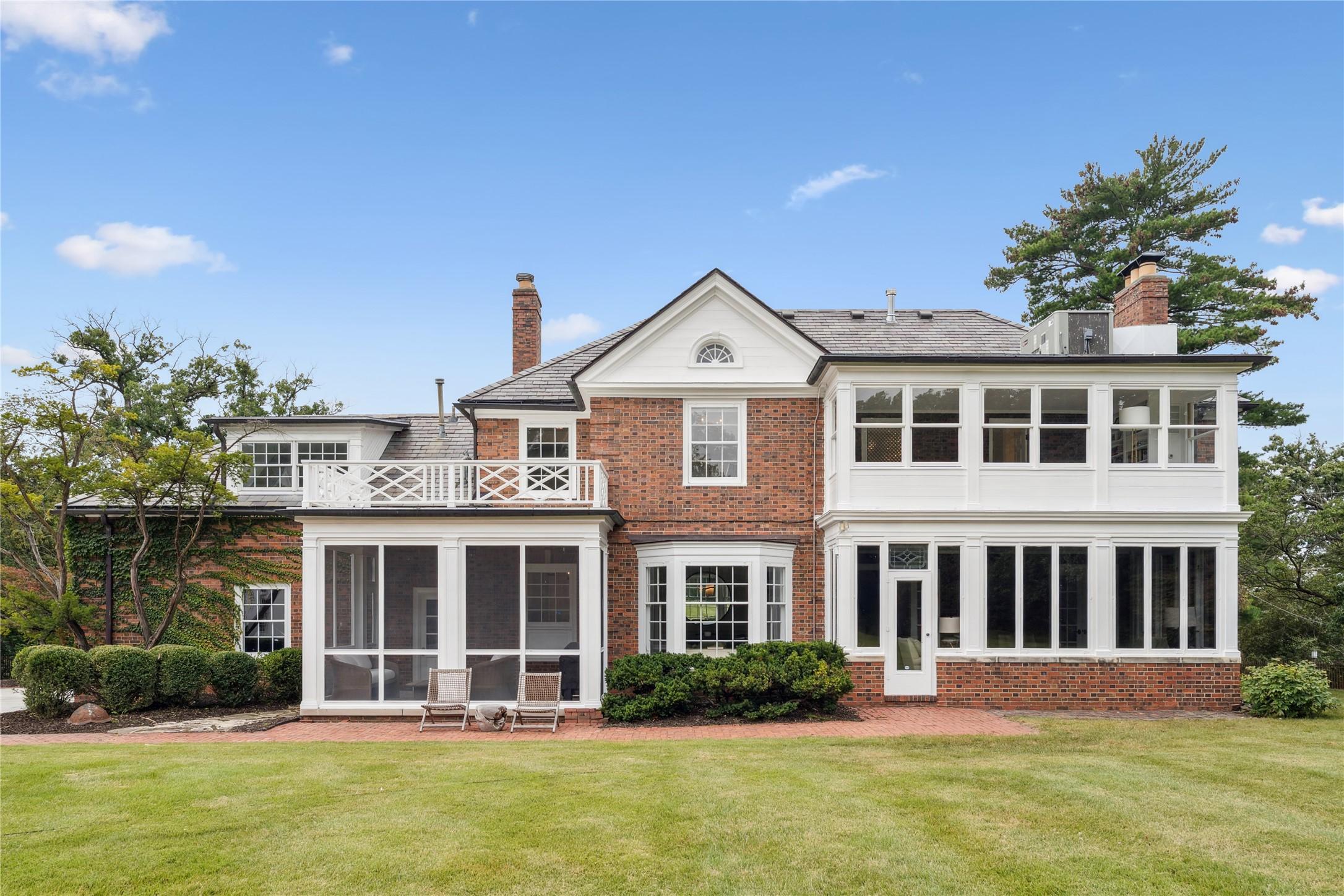 Des Moines, Iowa, 50312, United States, 4 Bedrooms Bedrooms, ,4 BathroomsBathrooms,Residential,For Sale,1942585