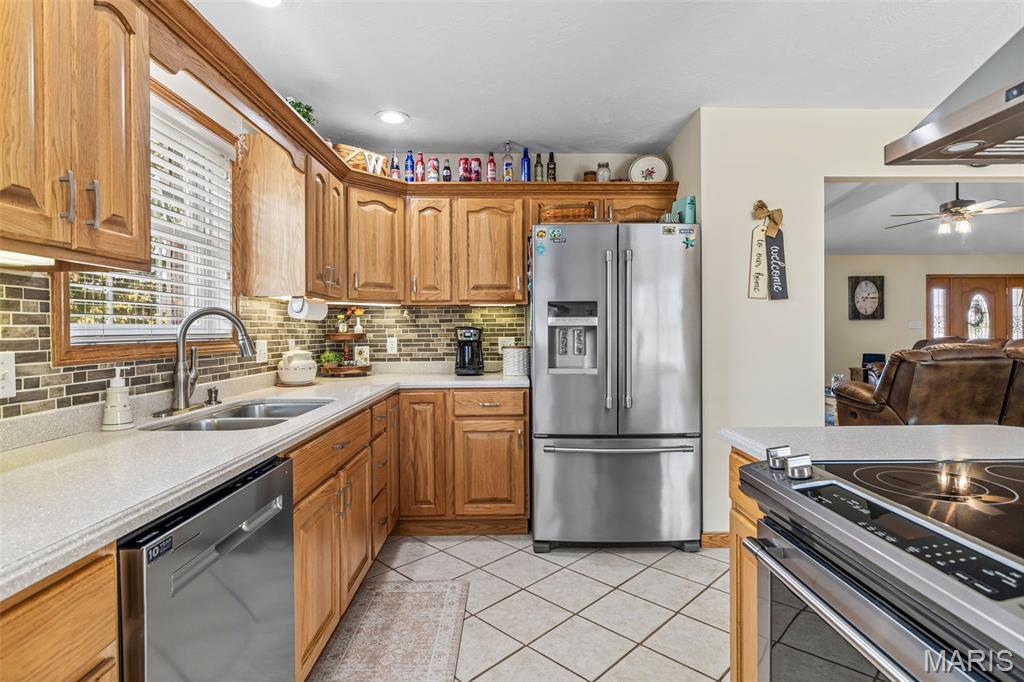 Farmington, Missouri, 63640, United States, 3 Bedrooms Bedrooms, ,3 BathroomsBathrooms,Residential,For Sale,1947219