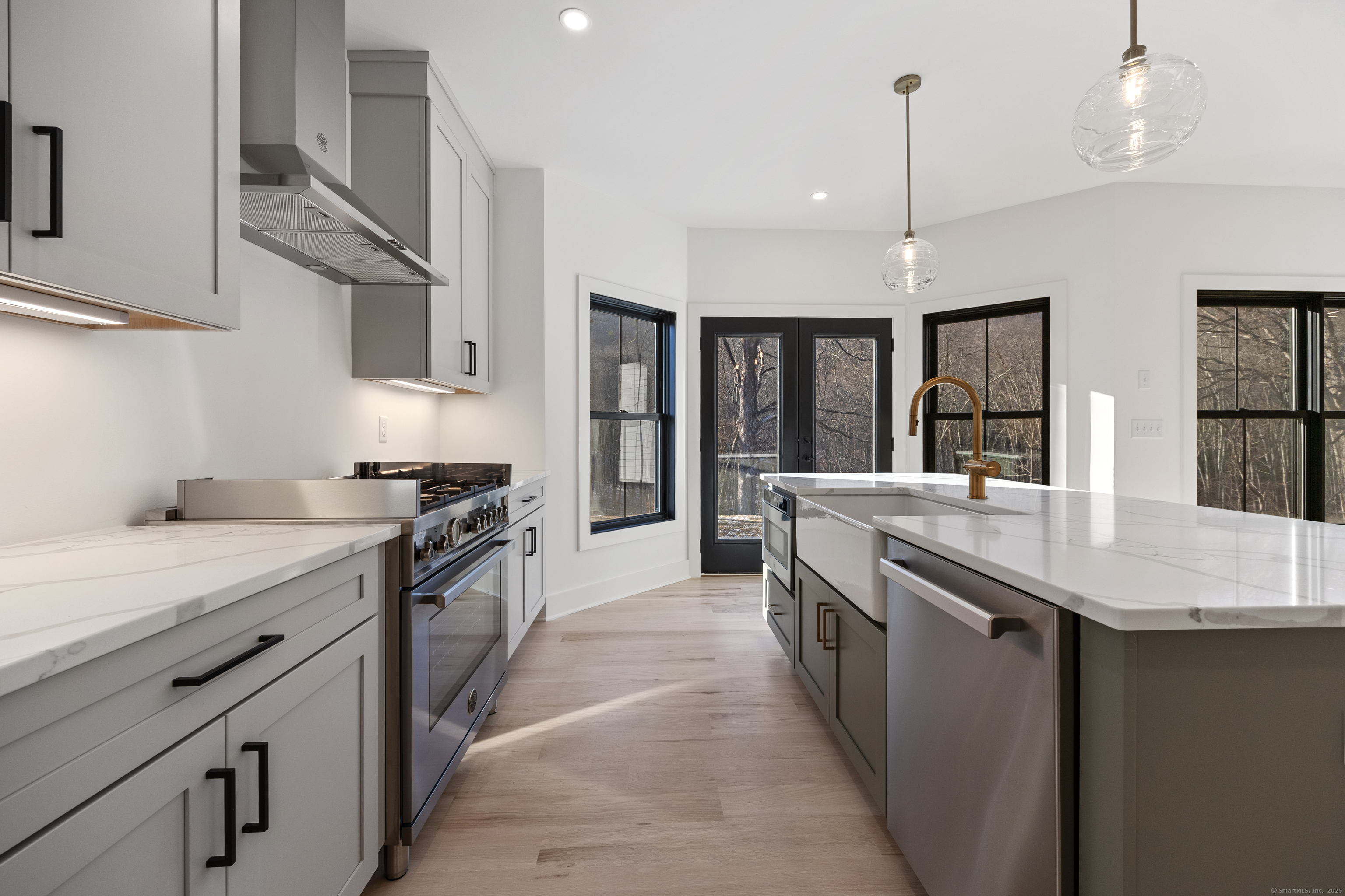 Cheshire, Connecticut, 06410, United States, 3 Bedrooms Bedrooms, ,3 BathroomsBathrooms,Residential,For Sale,1714227