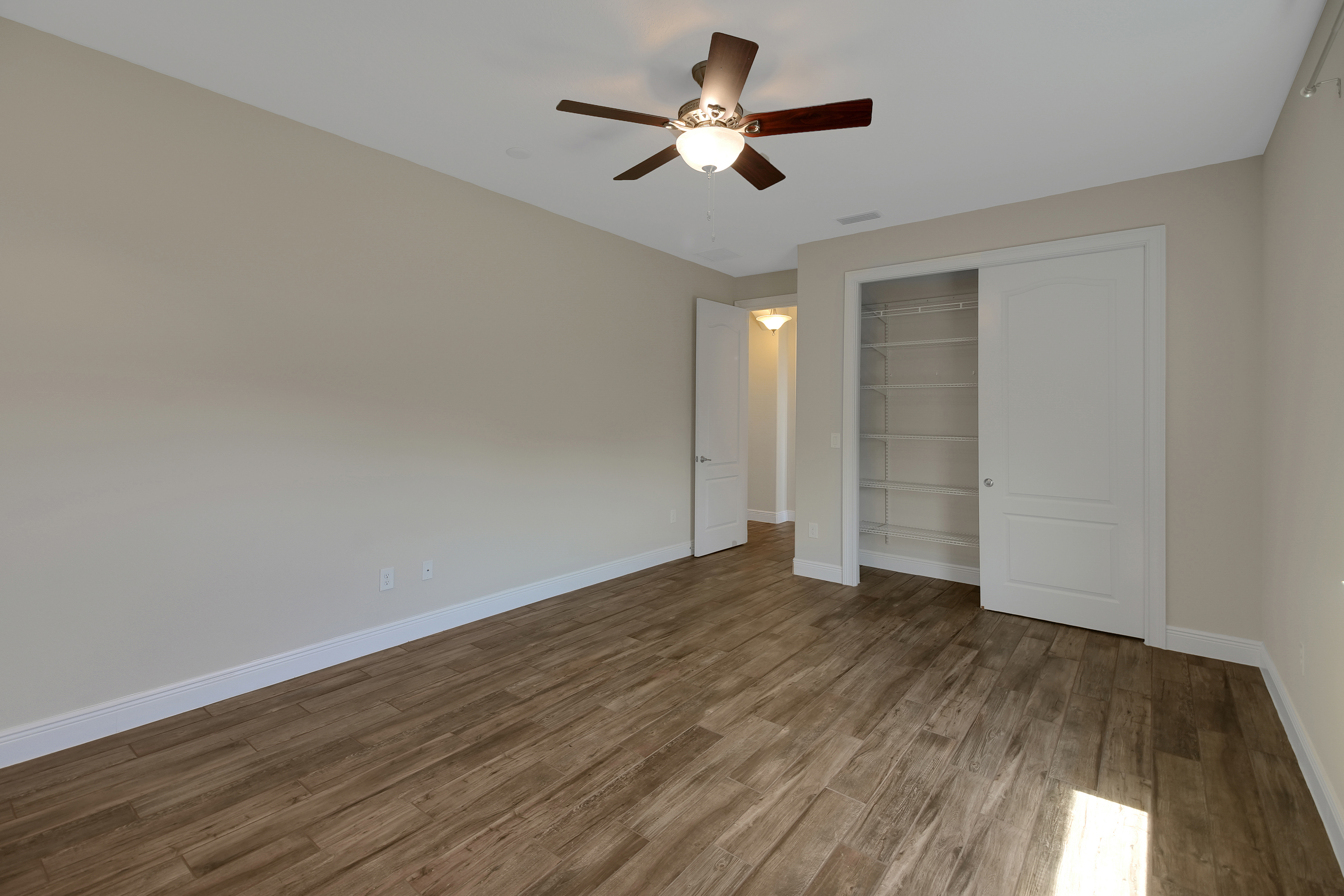 Lady Lake, Florida, 32159, United States, 4 Bedrooms Bedrooms, ,3 BathroomsBathrooms,Residential,For Sale,2001530