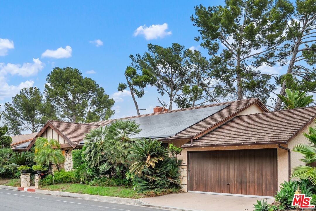 Los Angeles, California, 90046, United States, 4 Bedrooms Bedrooms, ,4 BathroomsBathrooms,Residential,For Sale,1955574