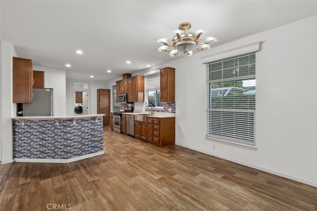 Long Beach, California, 90810, United States, 3 Bedrooms Bedrooms, ,2 BathroomsBathrooms,Residential,For Sale,1828564