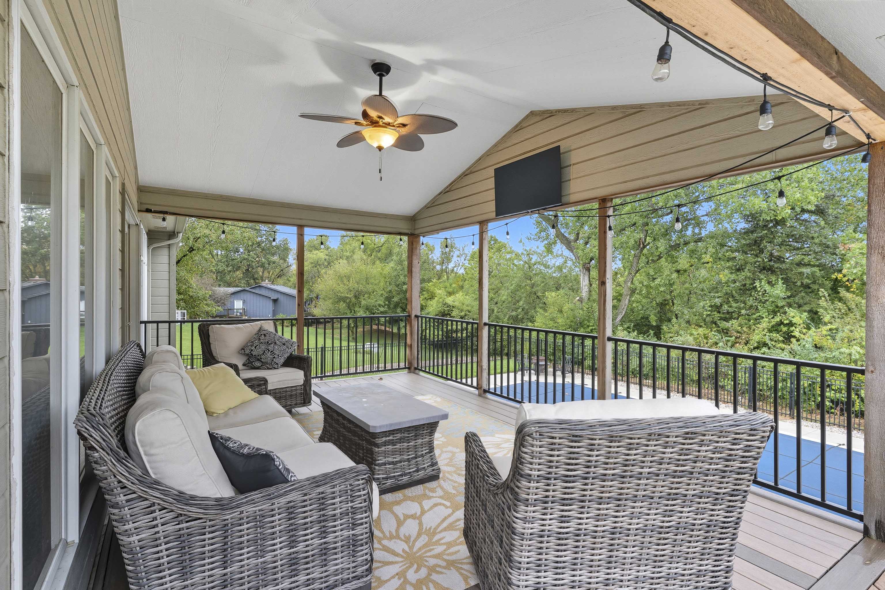 Manhattan, Kansas, 66502, United States, 5 Bedrooms Bedrooms, ,3 BathroomsBathrooms,Residential,For Sale,1960988