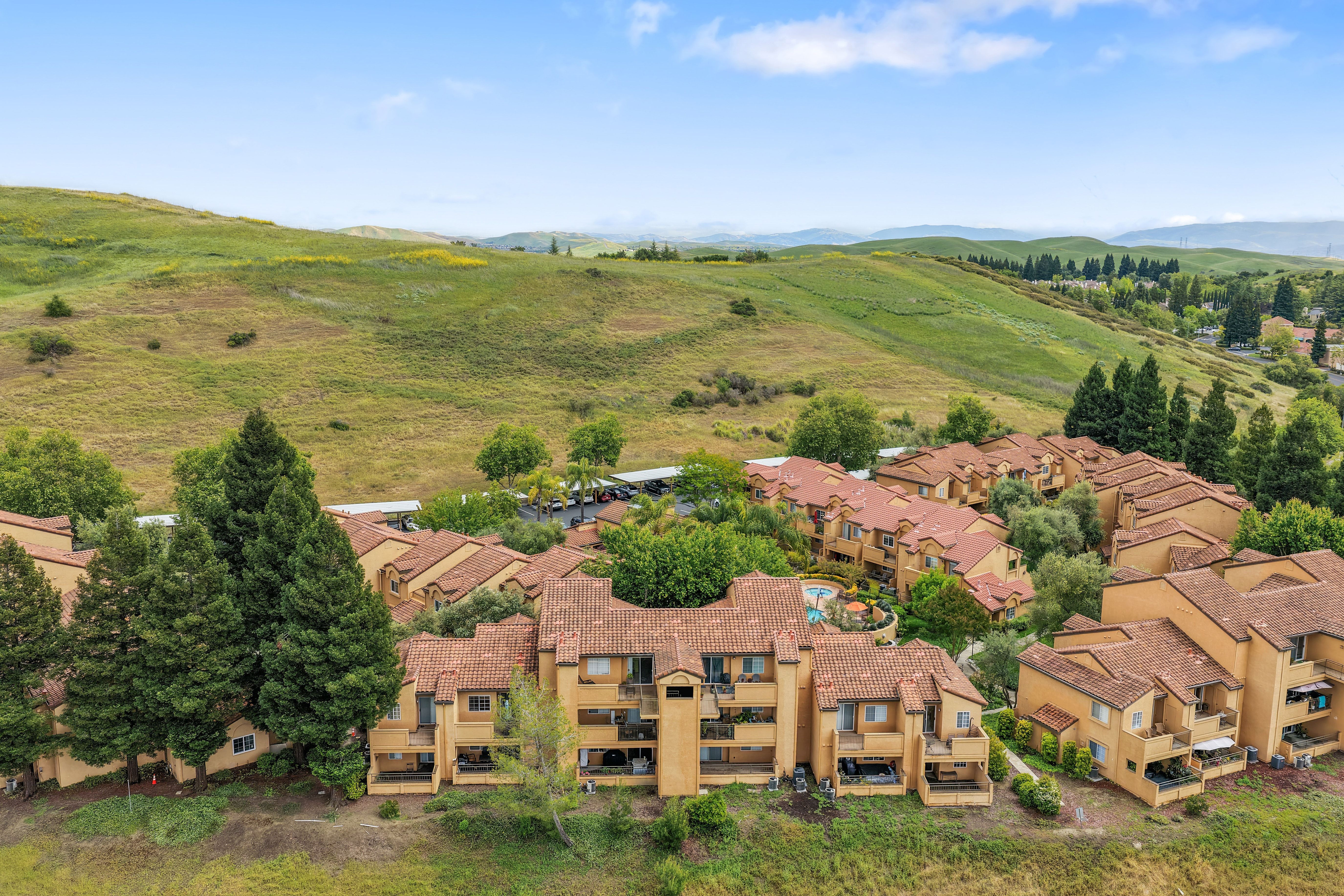  Top-Floor Luxury with Panoramic Canyon Lakes Views in Gated Siena Hills Retreat - 物件實景
