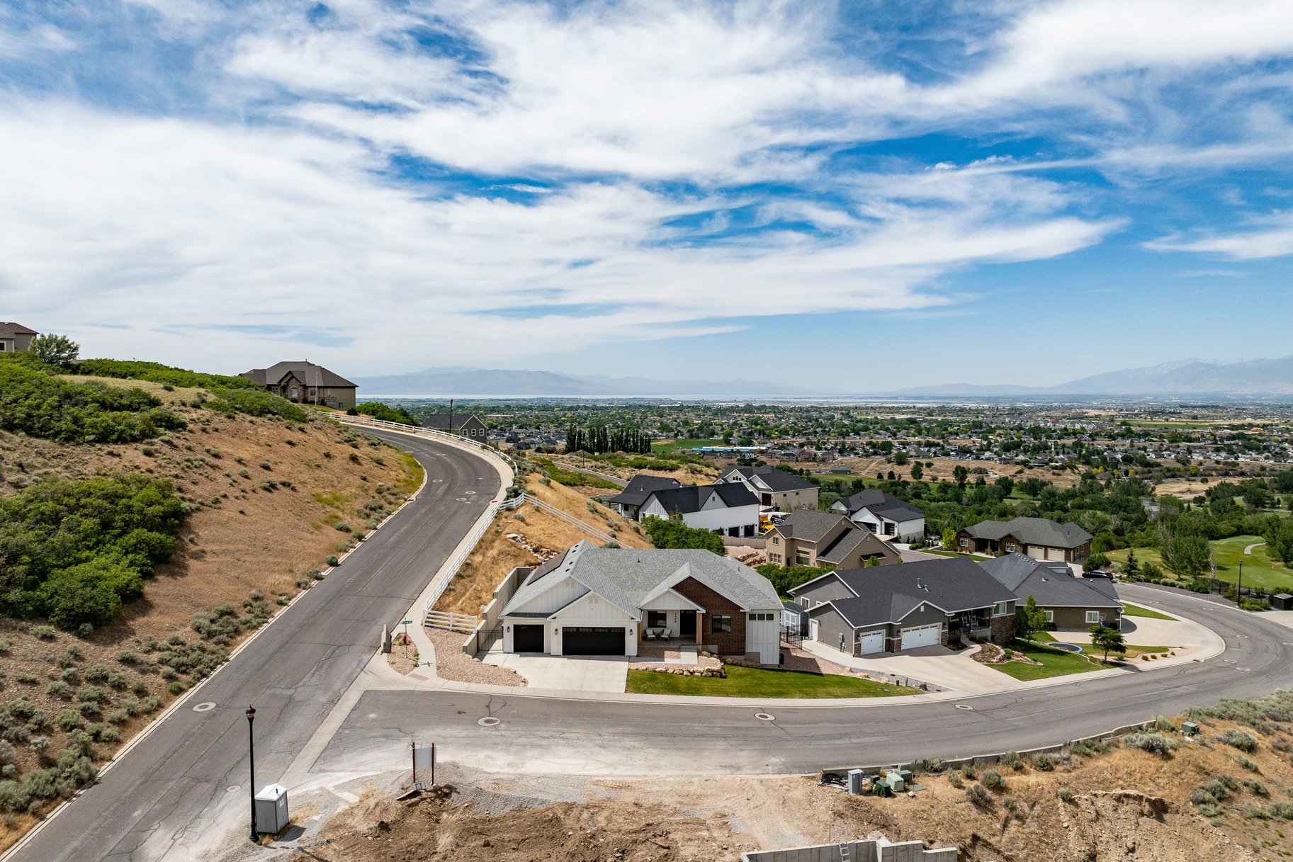  Custom Home with Fully Finished ADU Near Golf, Trails & Mountain Views - 物件實景