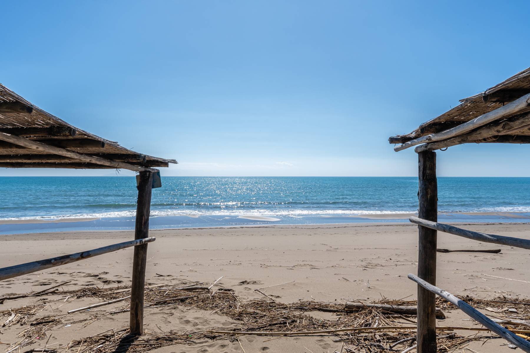 Charming villa just steps from the sea in Roccamare
