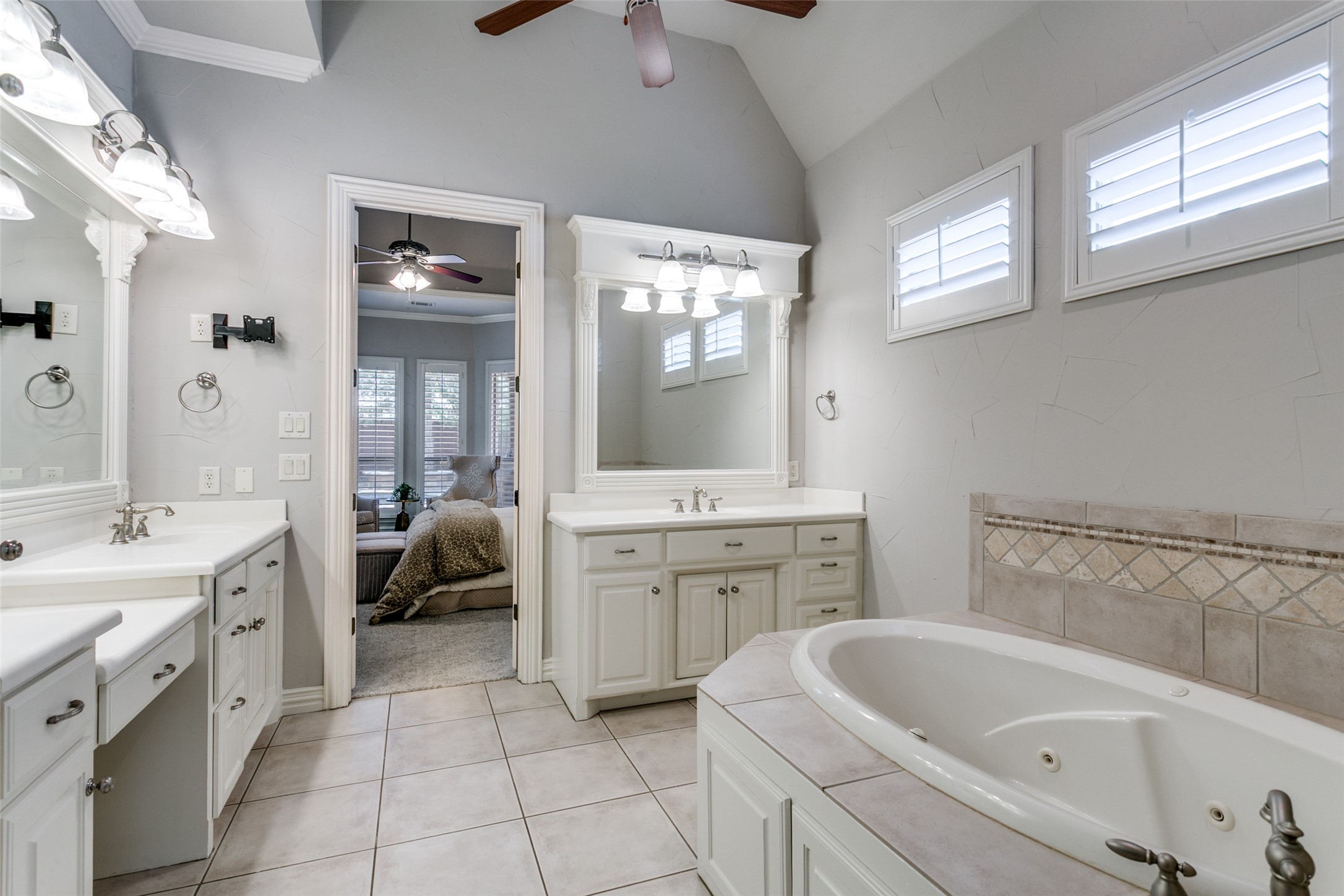 Grapevine, Texas, 76092, United States, 4 Bedrooms Bedrooms, ,3 BathroomsBathrooms,Residential,For Sale,1951115