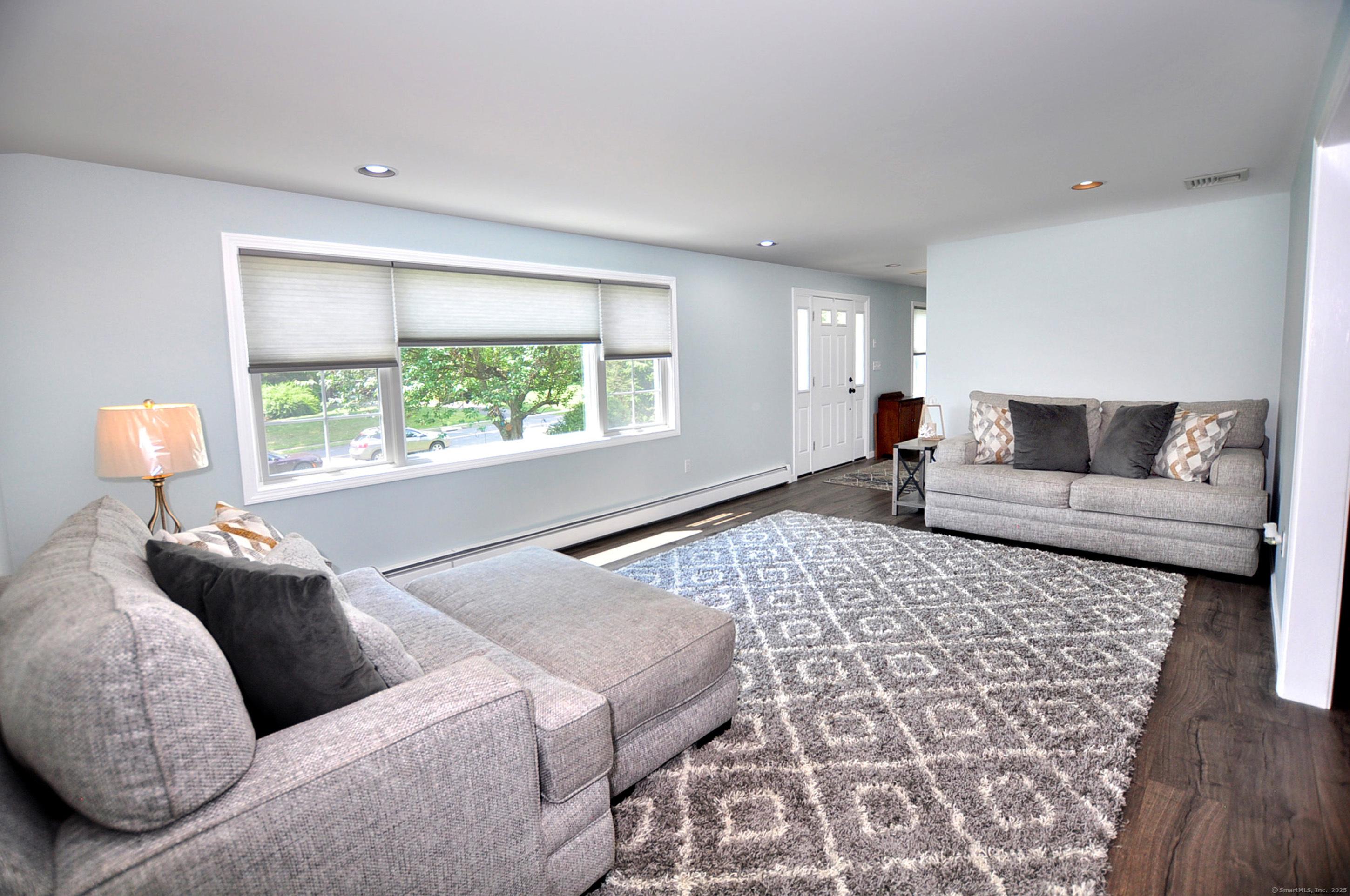 Southington, Connecticut, 06479, United States, 3 Bedrooms Bedrooms, ,4 BathroomsBathrooms,Residential,For Sale,1869273