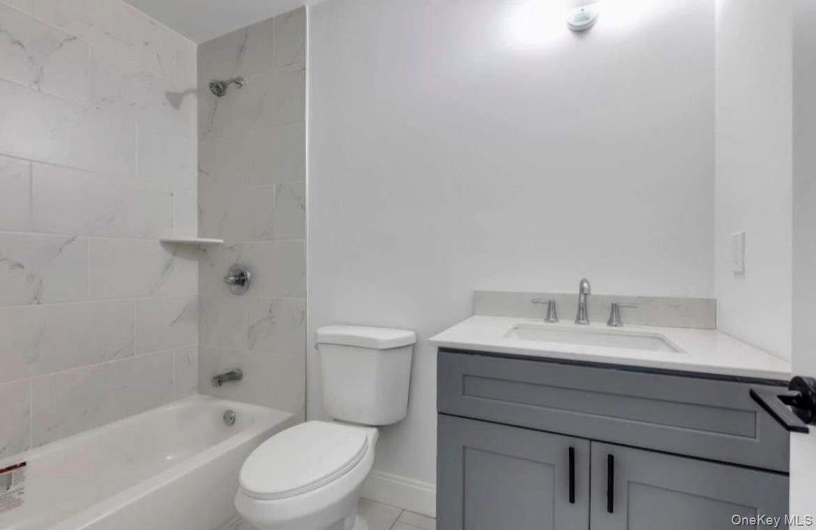 Ronkonkoma, New York, 11779, United States, 3 Bedrooms Bedrooms, ,3 BathroomsBathrooms,Residential,For Sale,1847128