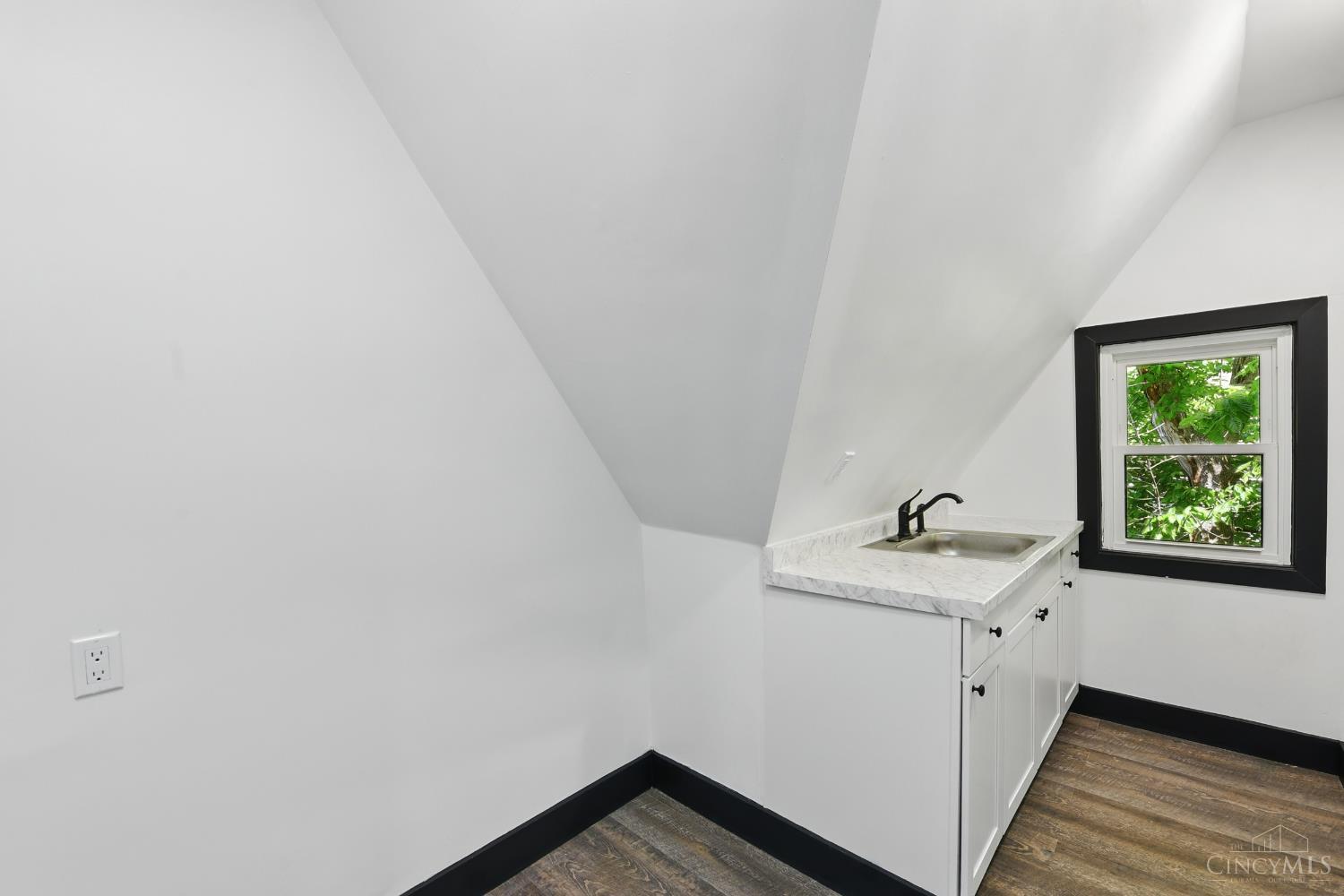 Cincinnati, Ohio, 45229, United States, 7 Bedrooms Bedrooms, ,5 BathroomsBathrooms,Residential,For Sale,1821306