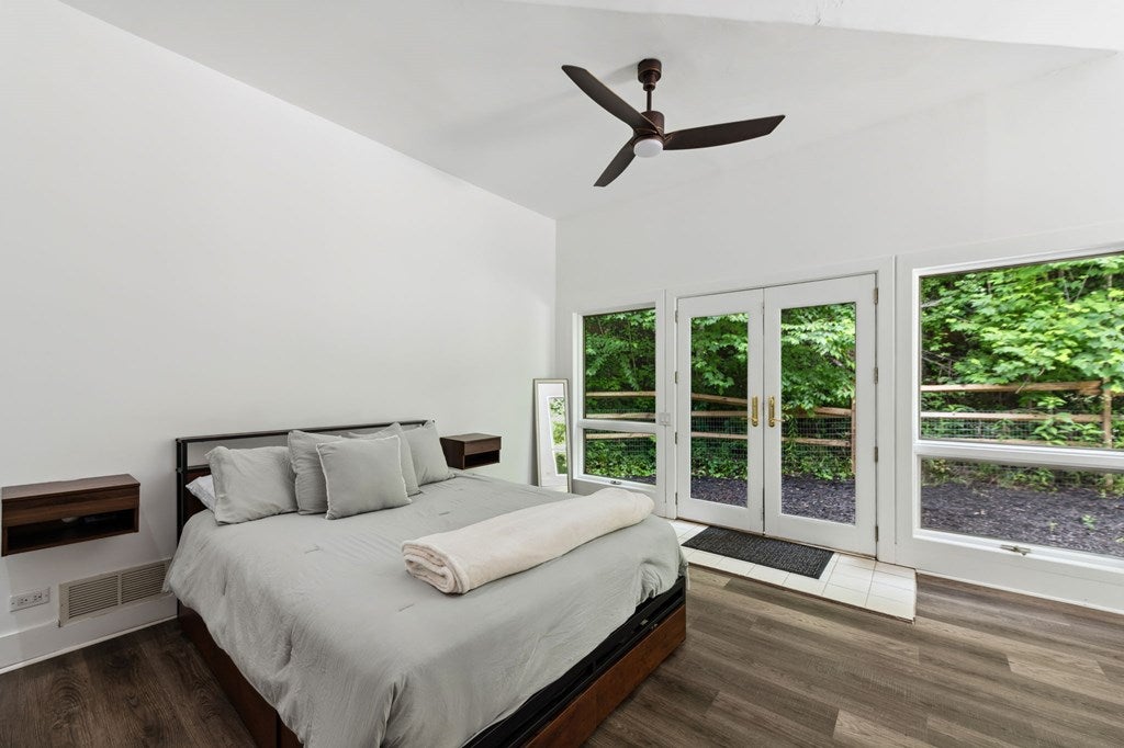 Ellijay, Georgia, 30540, United States, 5 Bedrooms Bedrooms, ,5 BathroomsBathrooms,Residential,For Sale,1868155