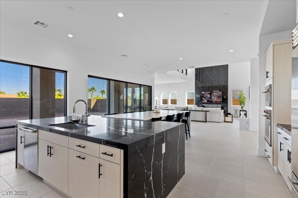 Las Vegas, Nevada, 89135, United States, 5 Bedrooms Bedrooms, ,6 BathroomsBathrooms,Residential,For Sale,1987610