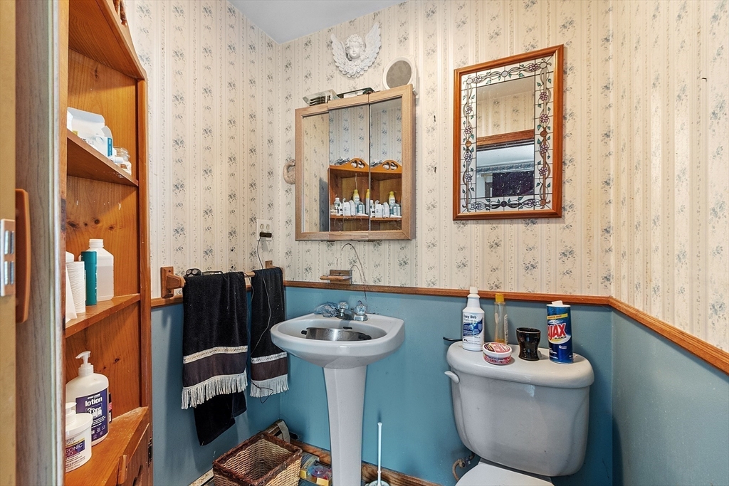Orange, Massachusetts, 01364, United States, 7 Bedrooms Bedrooms, ,5 BathroomsBathrooms,Residential,For Sale,1940980
