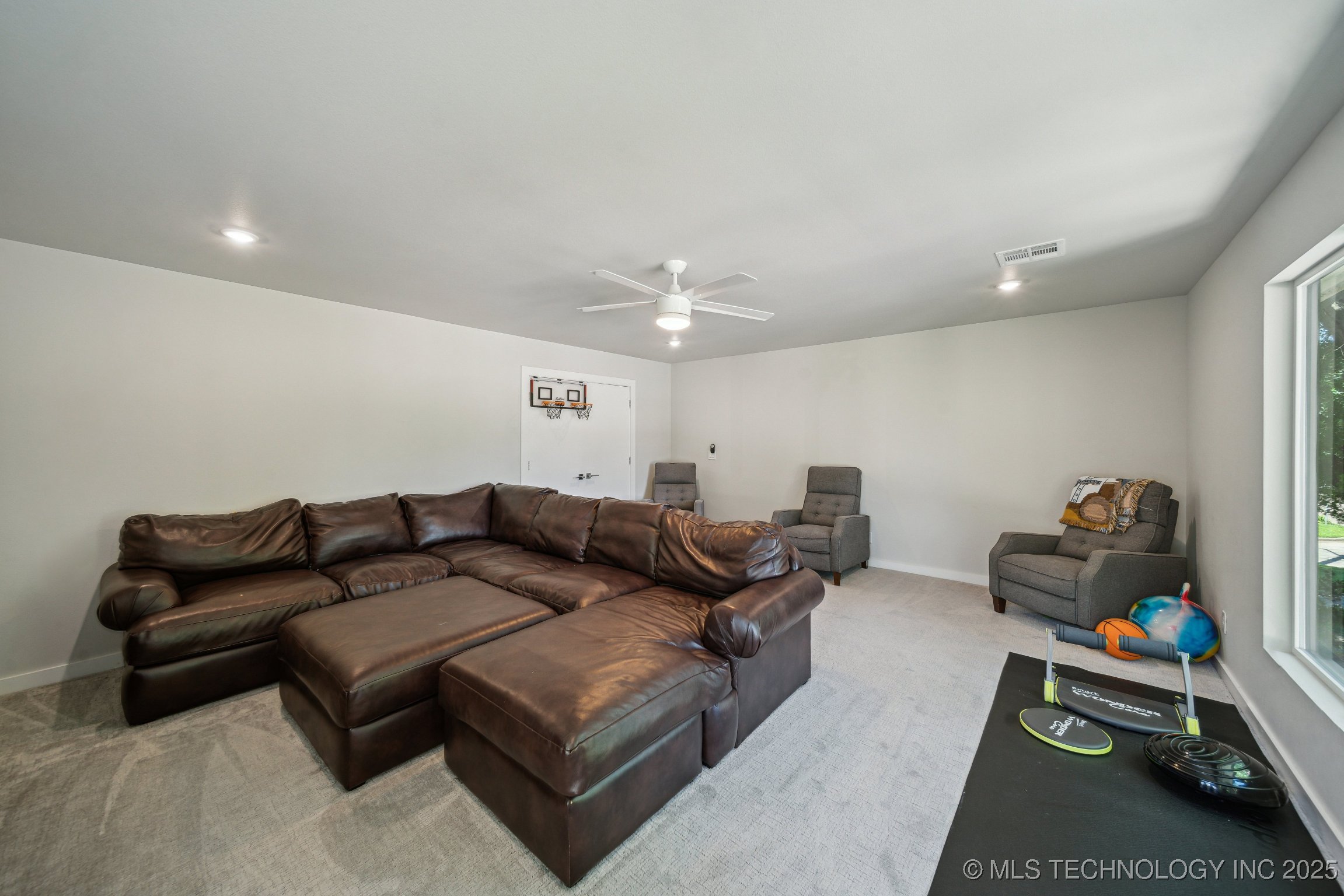 Tulsa, Oklahoma, 74105, United States, 4 Bedrooms Bedrooms, ,5 BathroomsBathrooms,Residential,For Sale,1827808