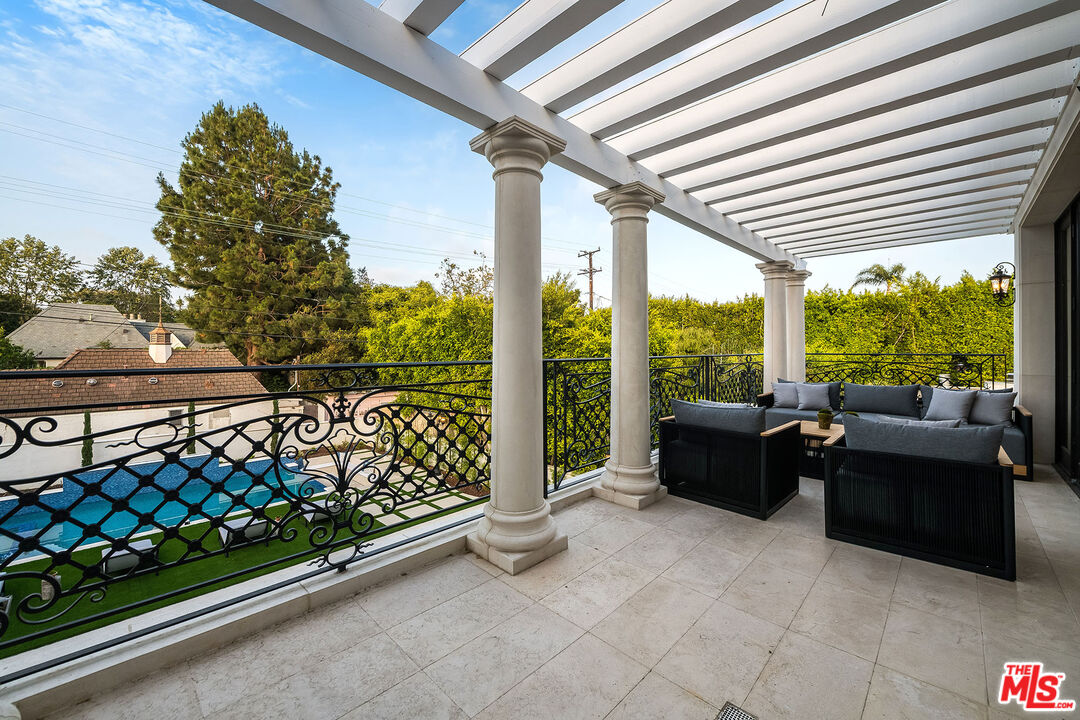 Beverly Hills, California, 90210, United States, 6 Bedrooms Bedrooms, ,12 BathroomsBathrooms,Residential,For Sale,1865227